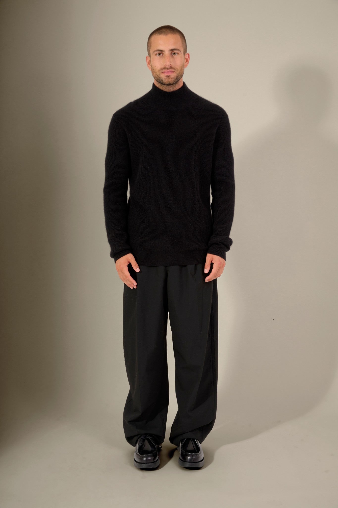 capri pull col montant noir 100% cachemire