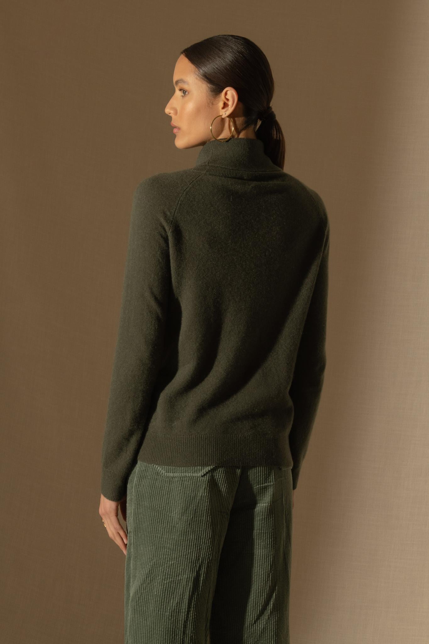 CARRICK pull col roulé kaki 100% cachemire
