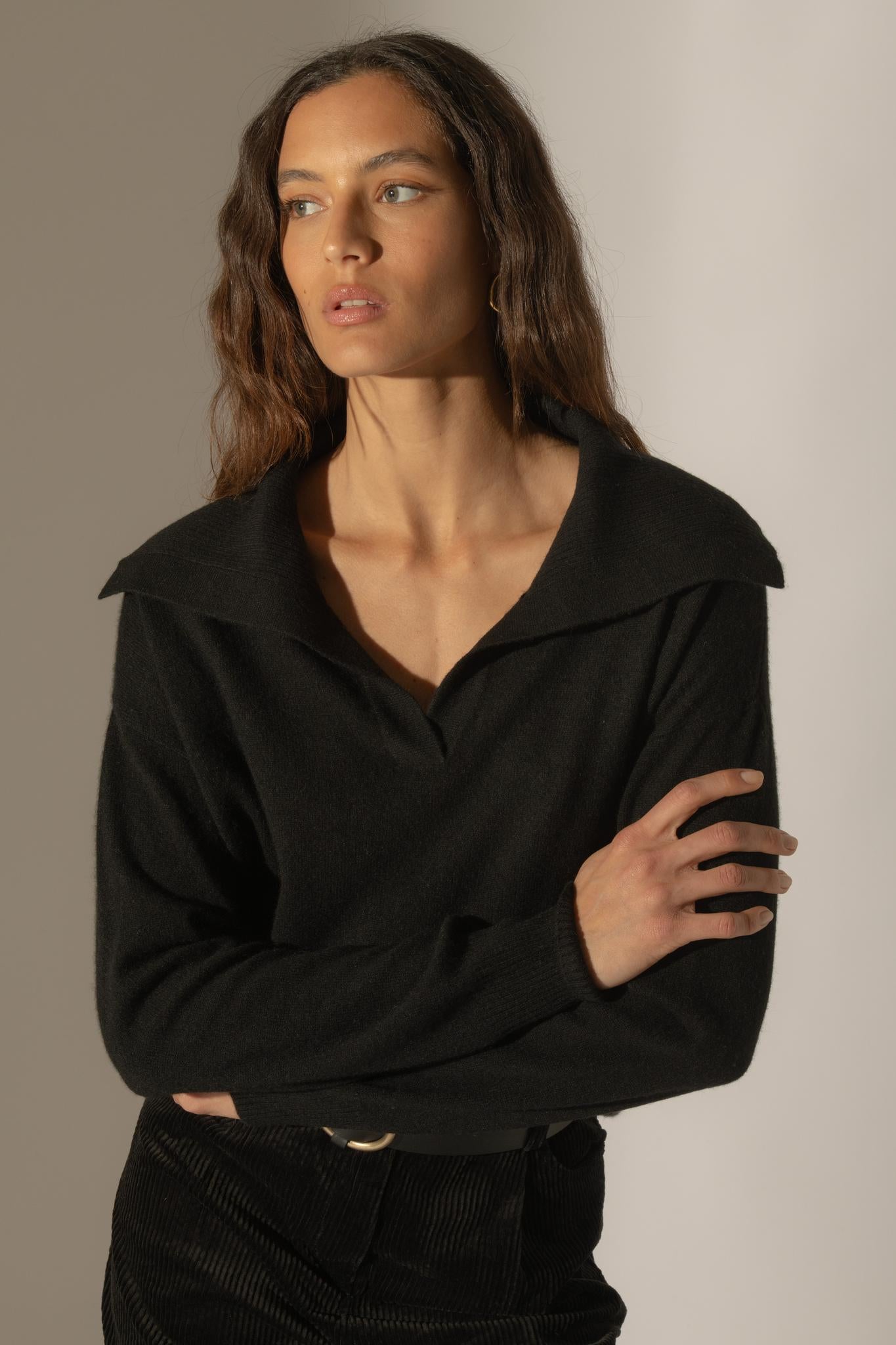 CRIMSON pull col châle croisé noir 100% cachemire