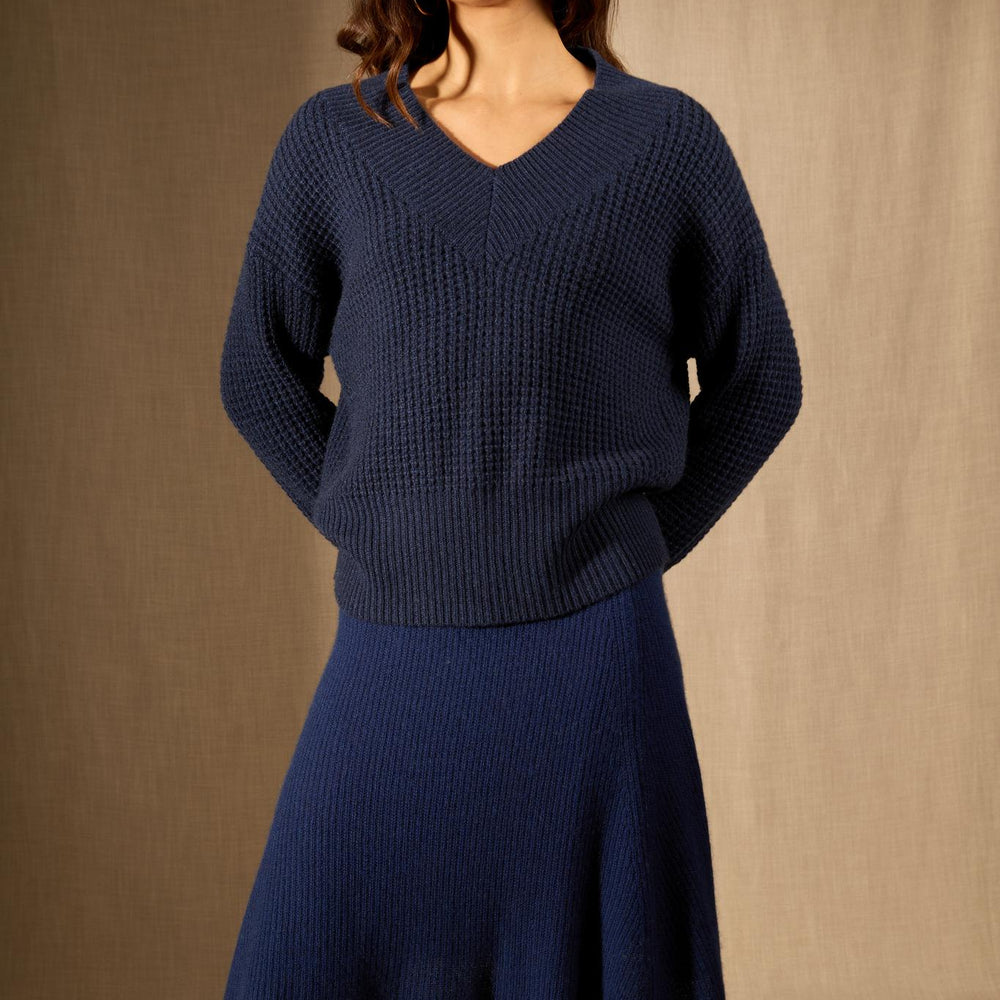 EMERES pull col v 8 fils bleu nuit chiné 100% cachemire