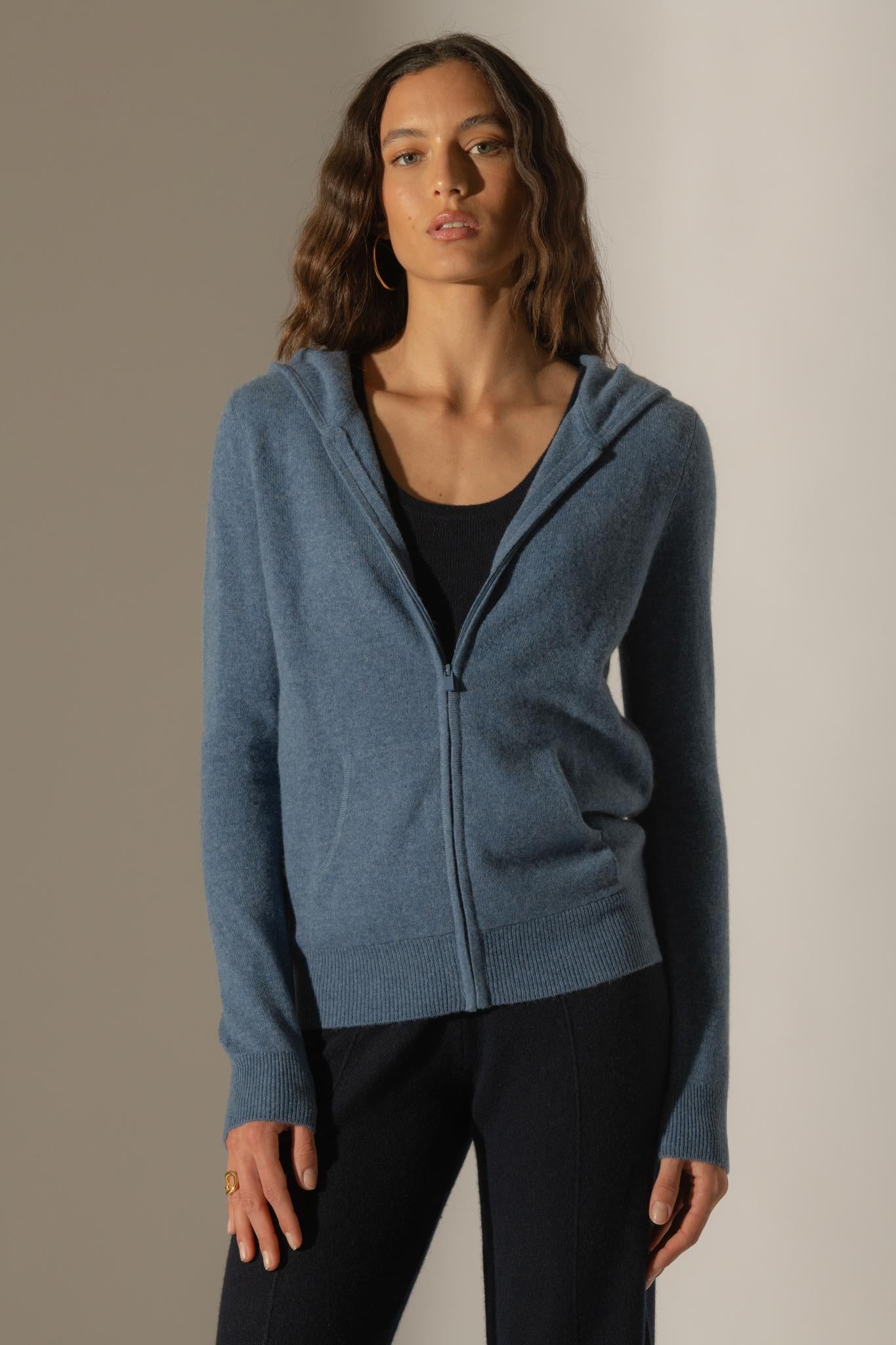 EMMA gilet zippé capuche bleu denim 100% cachemire