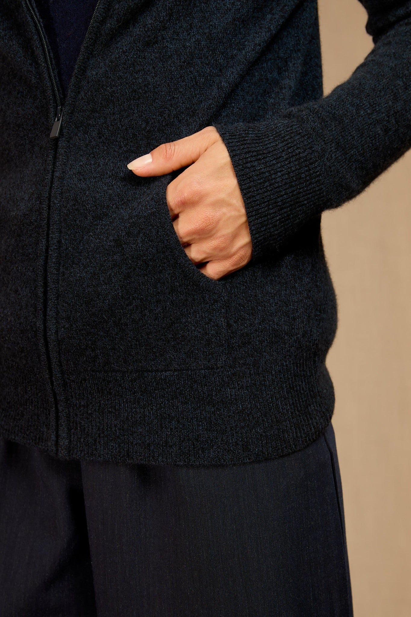 emma gilet zippé capuche caviar 100% cachemire