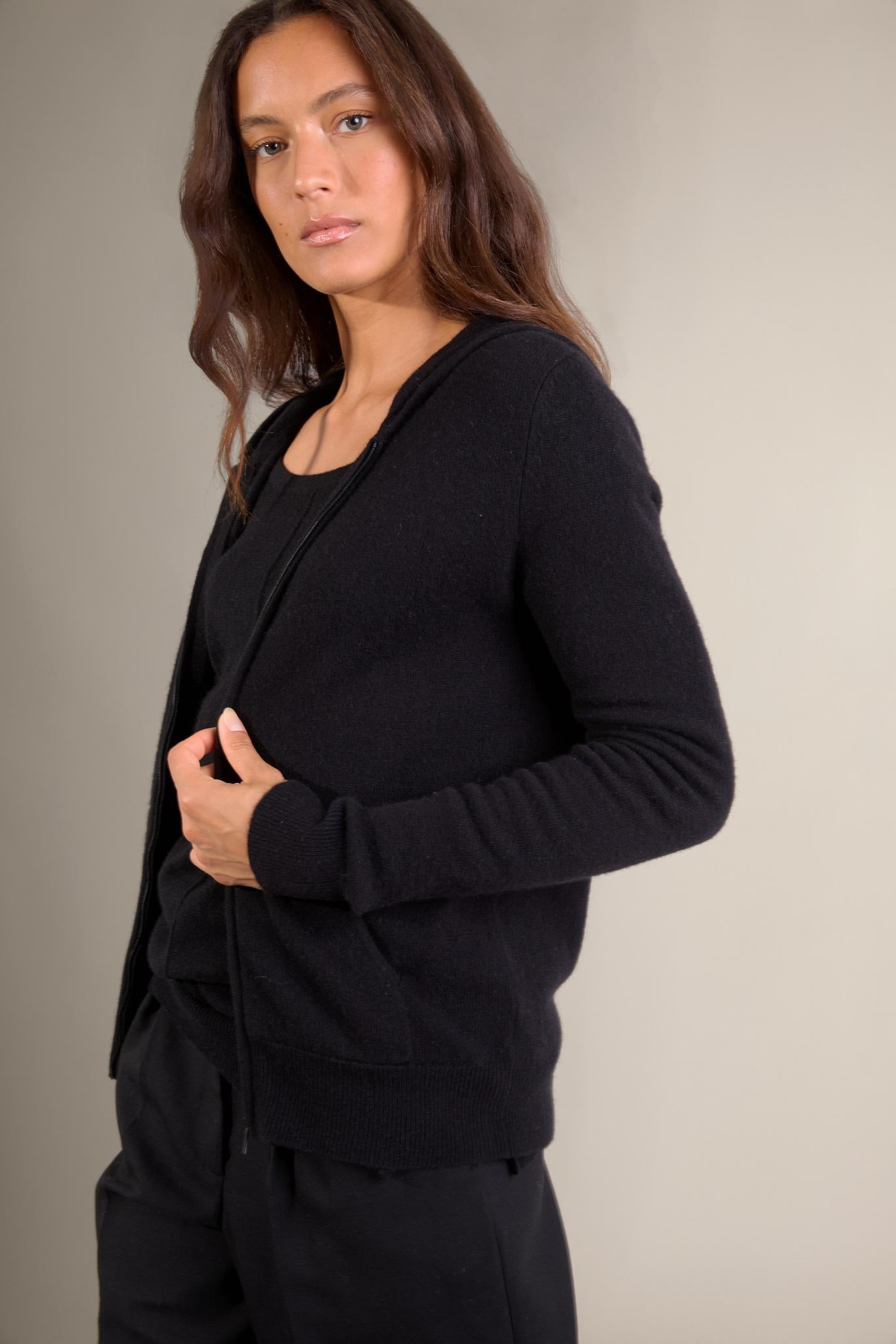 EMMA gilet zippé capuche noir 100% cachemire