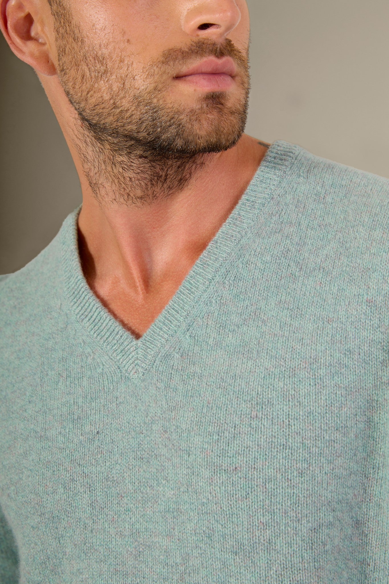 enzo pull col v 4 fils céladon chiné 100% cachemire