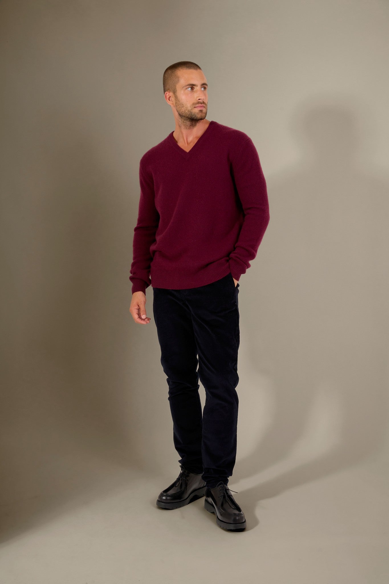 enzo pull col v 4 fils mûre 100% cachemire