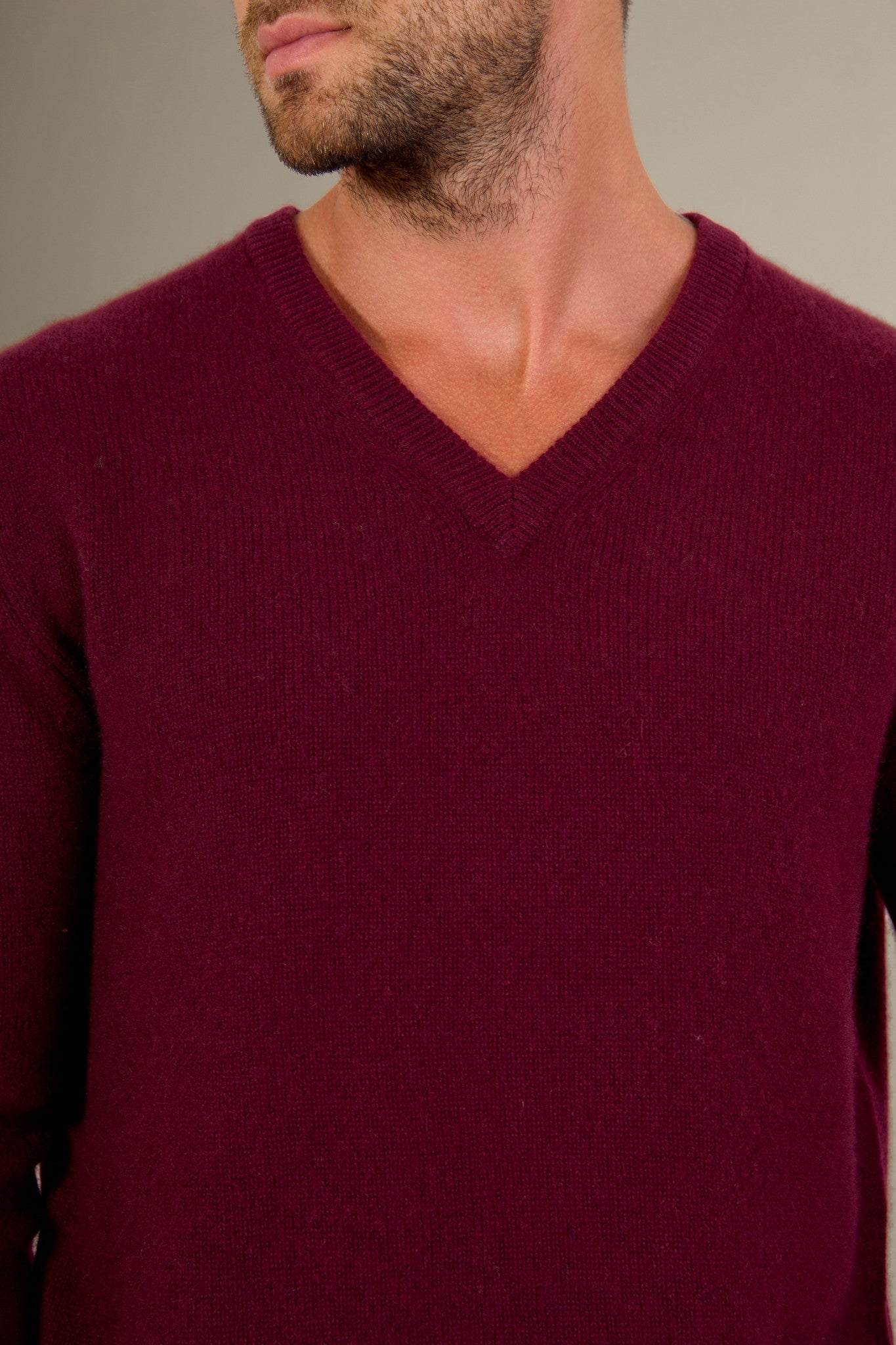 enzo pull col v 4 fils mûre 100% cachemire