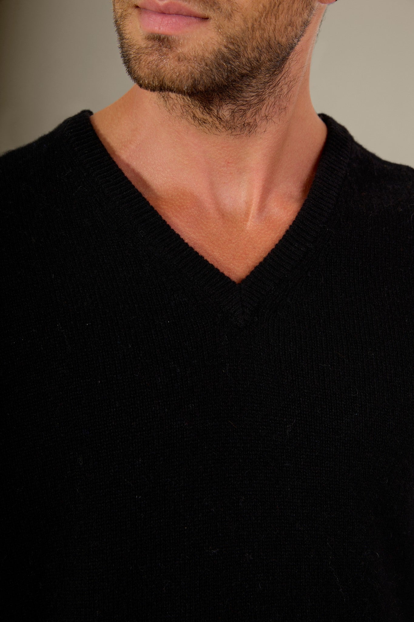 enzo pull col v 4 fils noir 100% cachemire