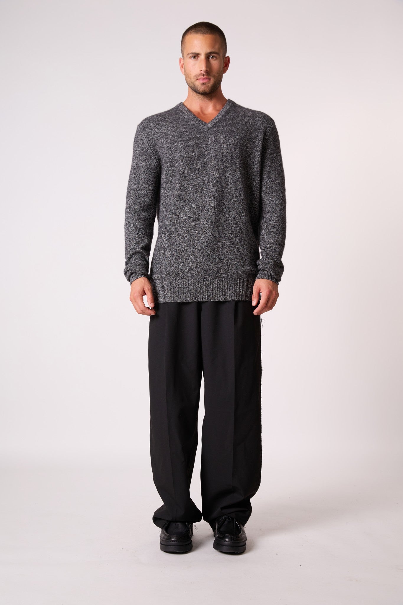 enzo pull col v 4 fils noir/blanc 100% cachemire