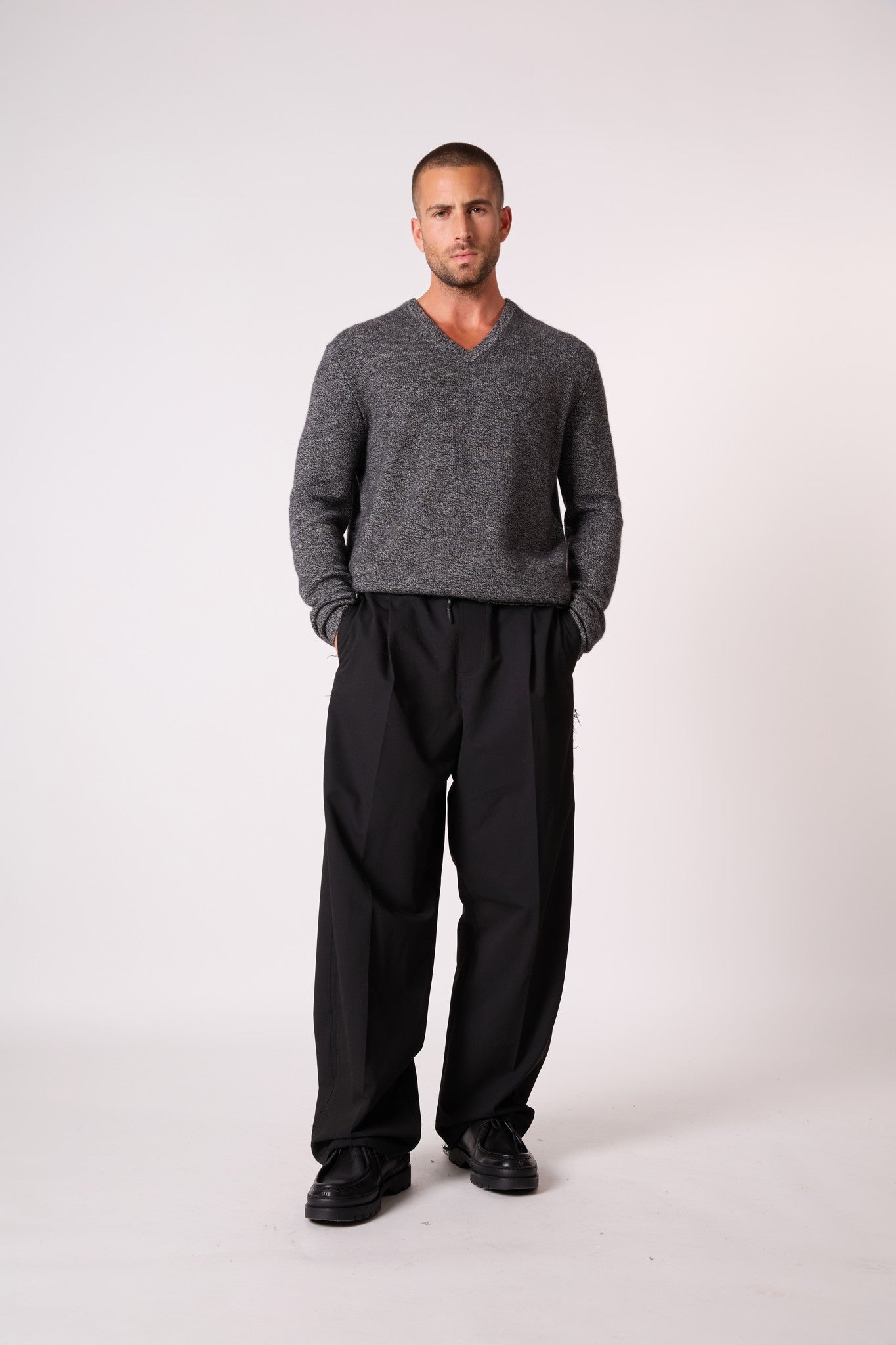 enzo pull col v 4 fils noir/blanc 100% cachemire