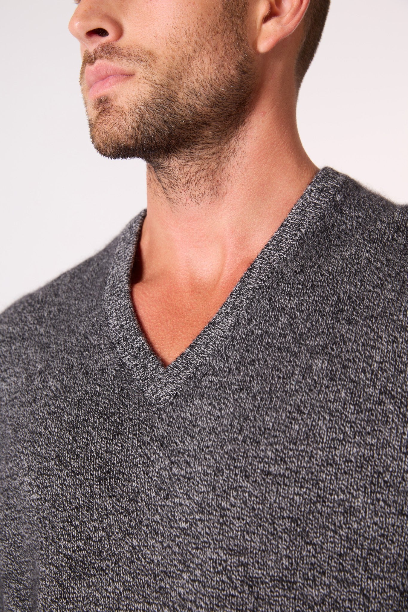 enzo pull col v 4 fils noir/blanc 100% cachemire