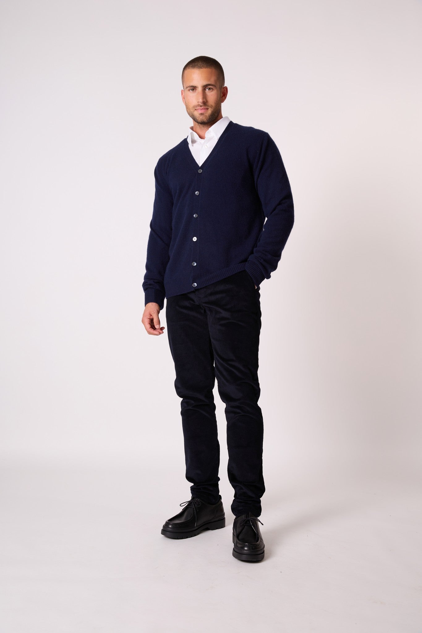 errol cardigan col v navy 100% cachemire