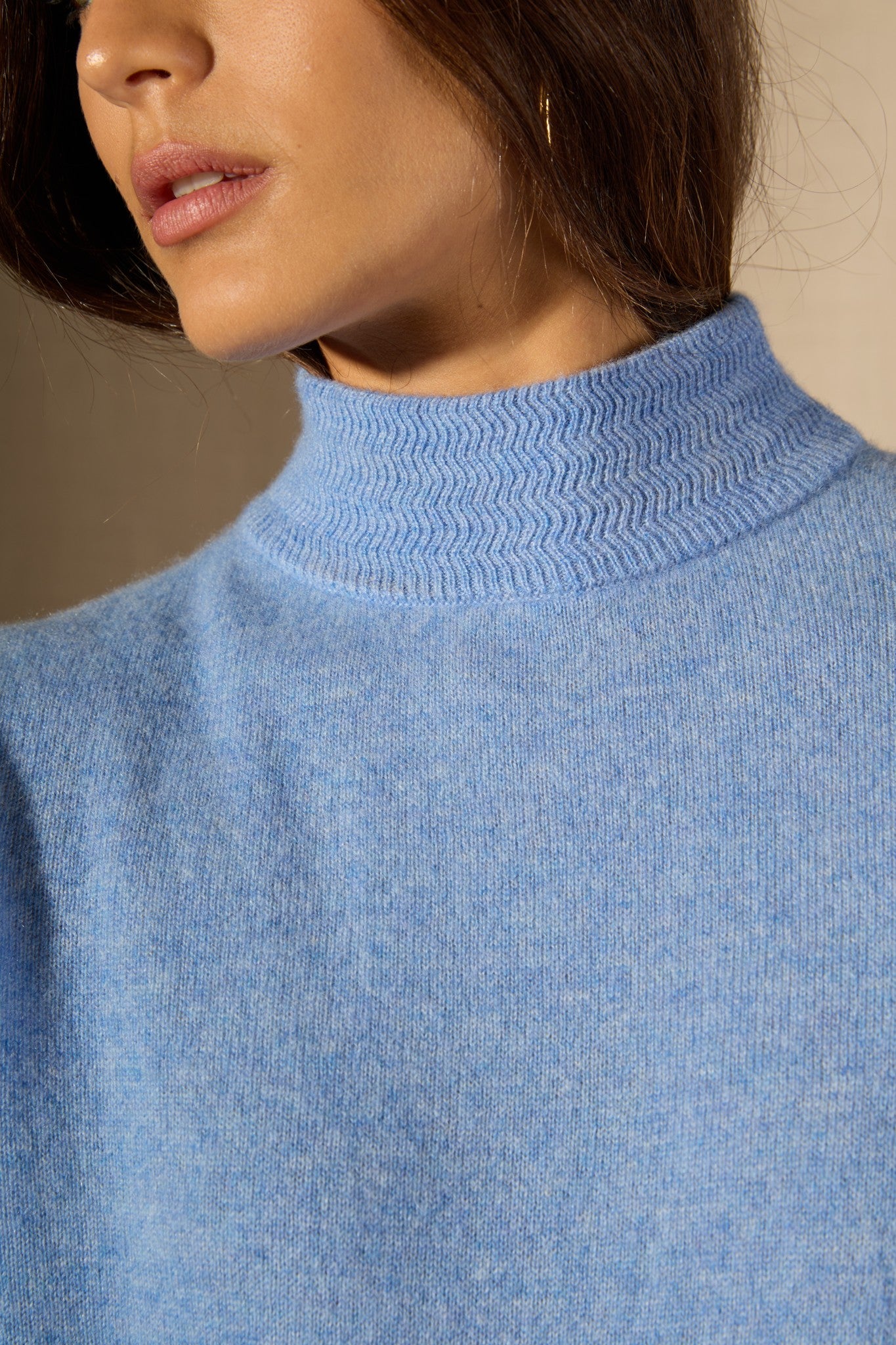 evelina pull col montant sky 100% cachemire