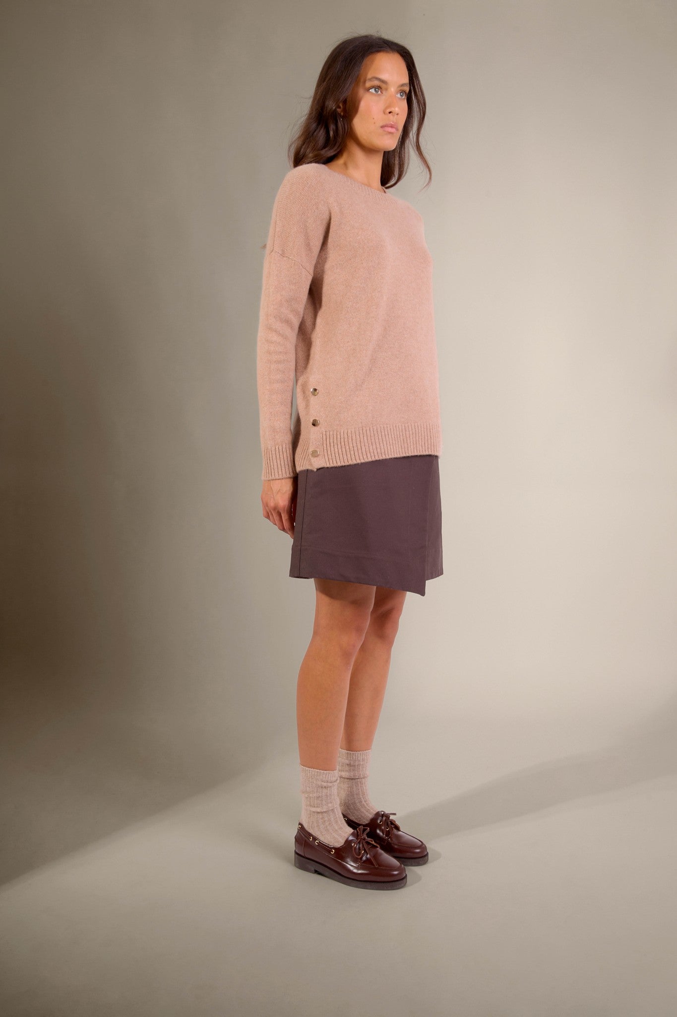 ferela pull col rond 4 fils boutons sur les fentes camel chiné 100% cachemire