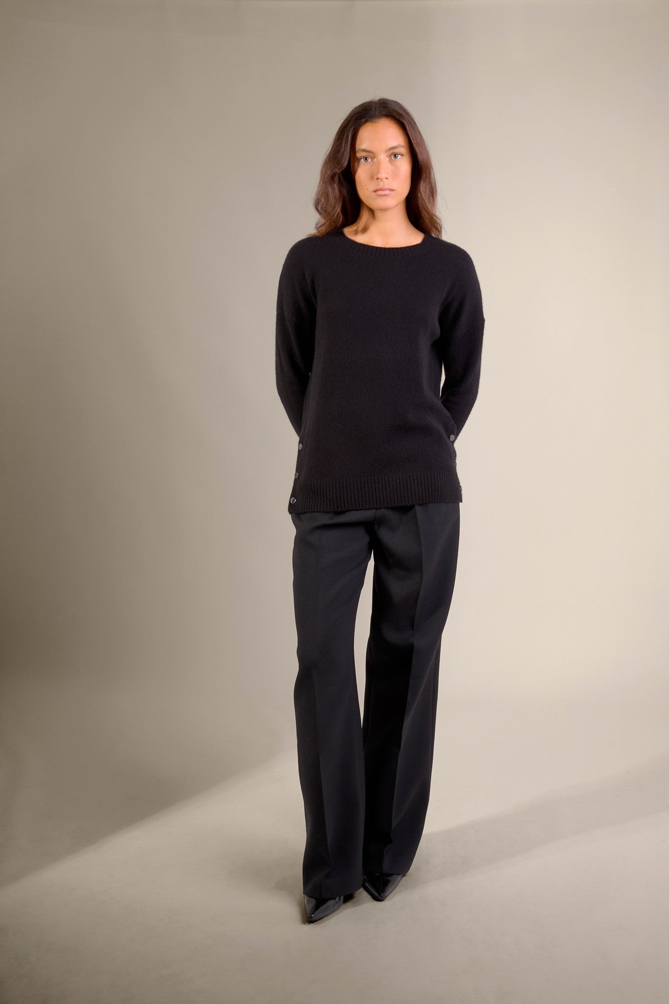 ferela pull col rond 4 fils boutons sur les fentes noir 100% cachemire