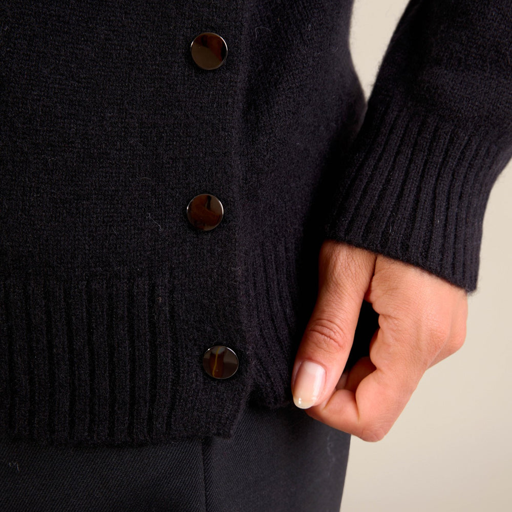 ferela pull col rond 4 fils boutons sur les fentes noir 100% cachemire