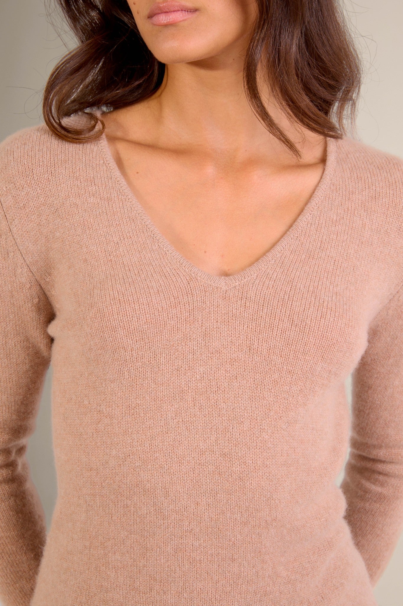 gaby pull col v 4 fils camel chiné 100% cachemire