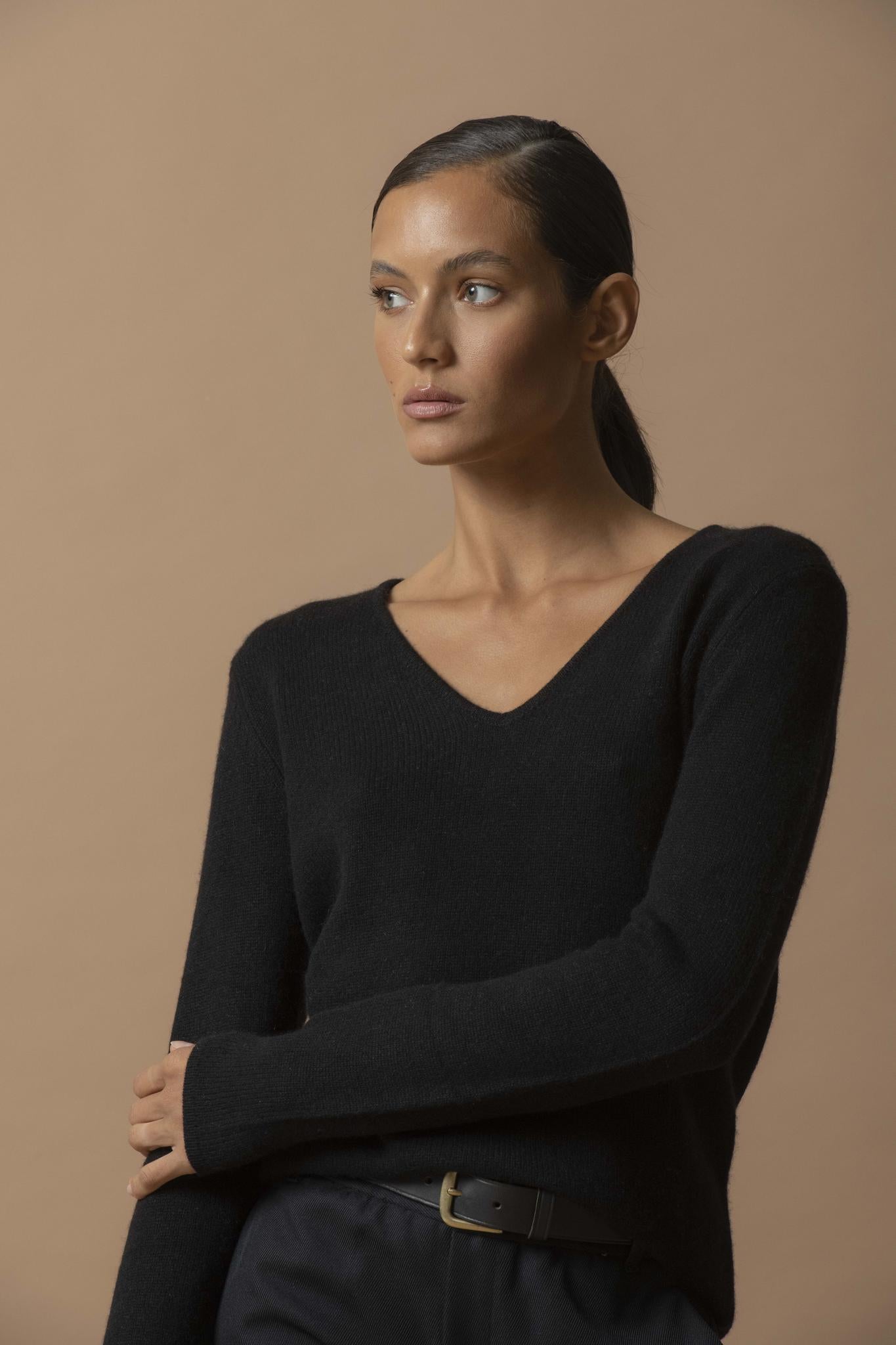 GABY pull col v 4 fils noir 100% cachemire