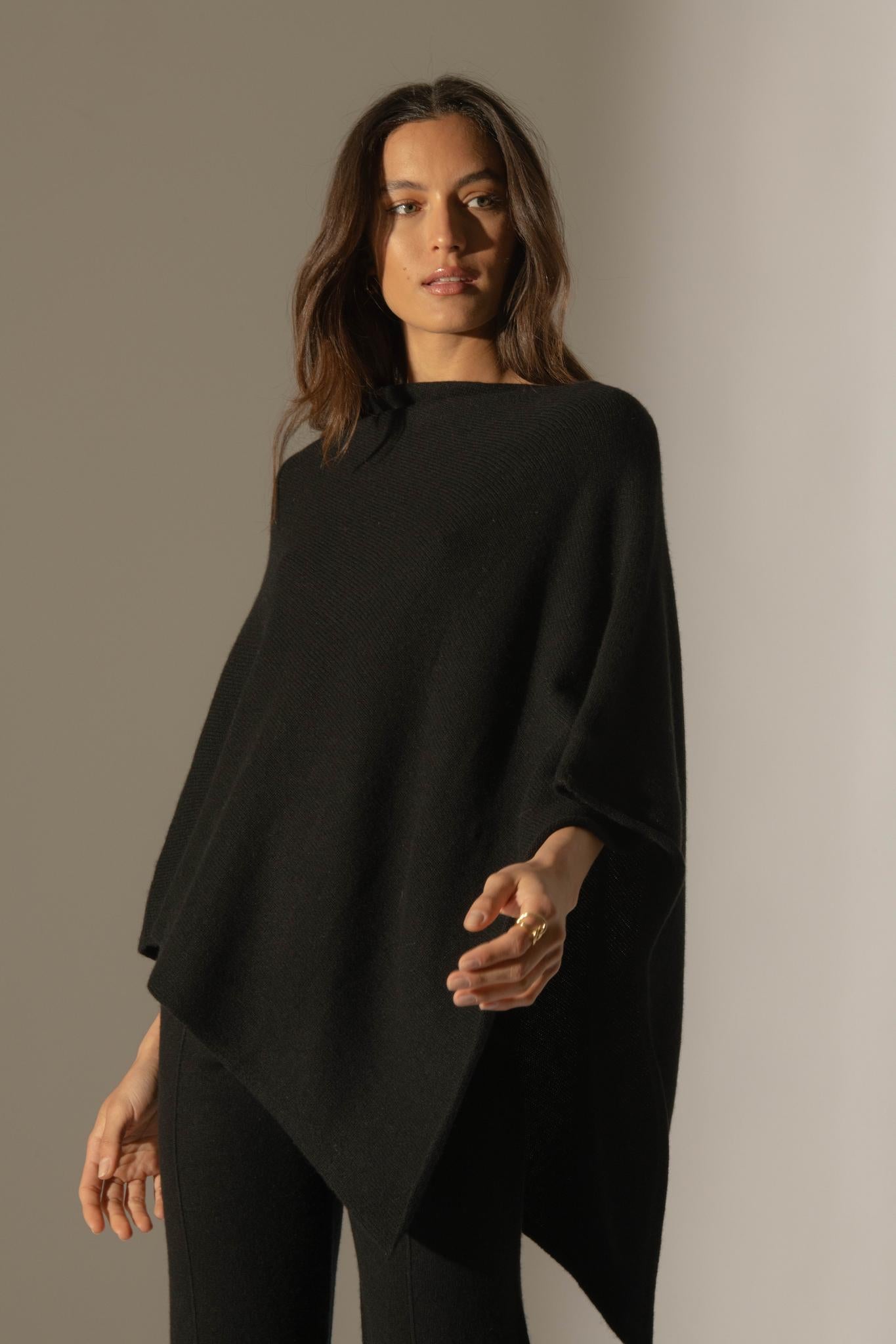 GEORGIA poncho 4 fils noir 100% cachemire
