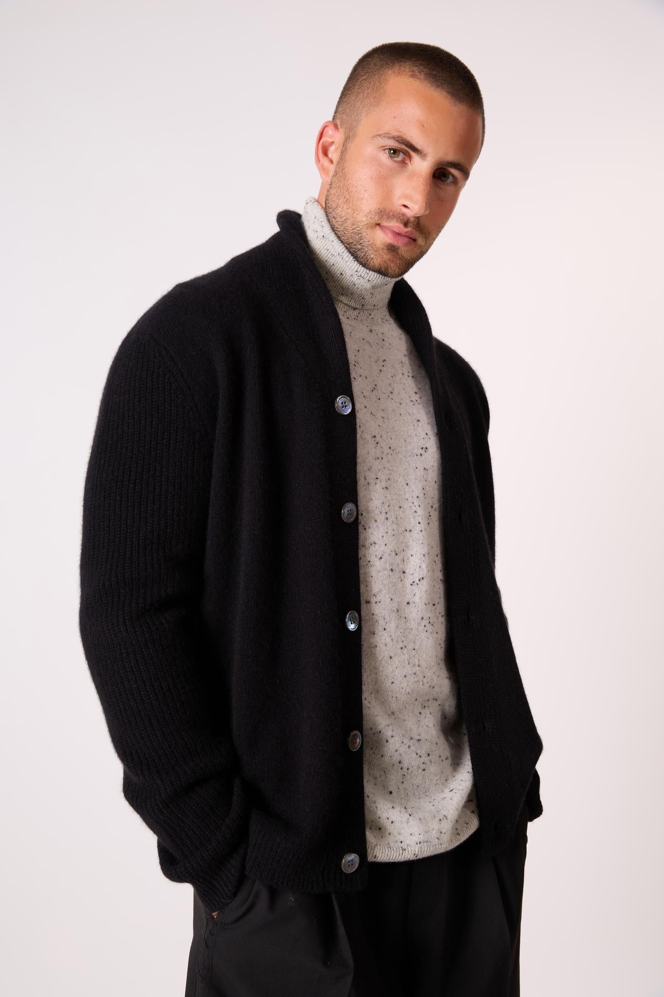 GILMOUR veste boutonnée col châle 4 fils noir 100% cachemire