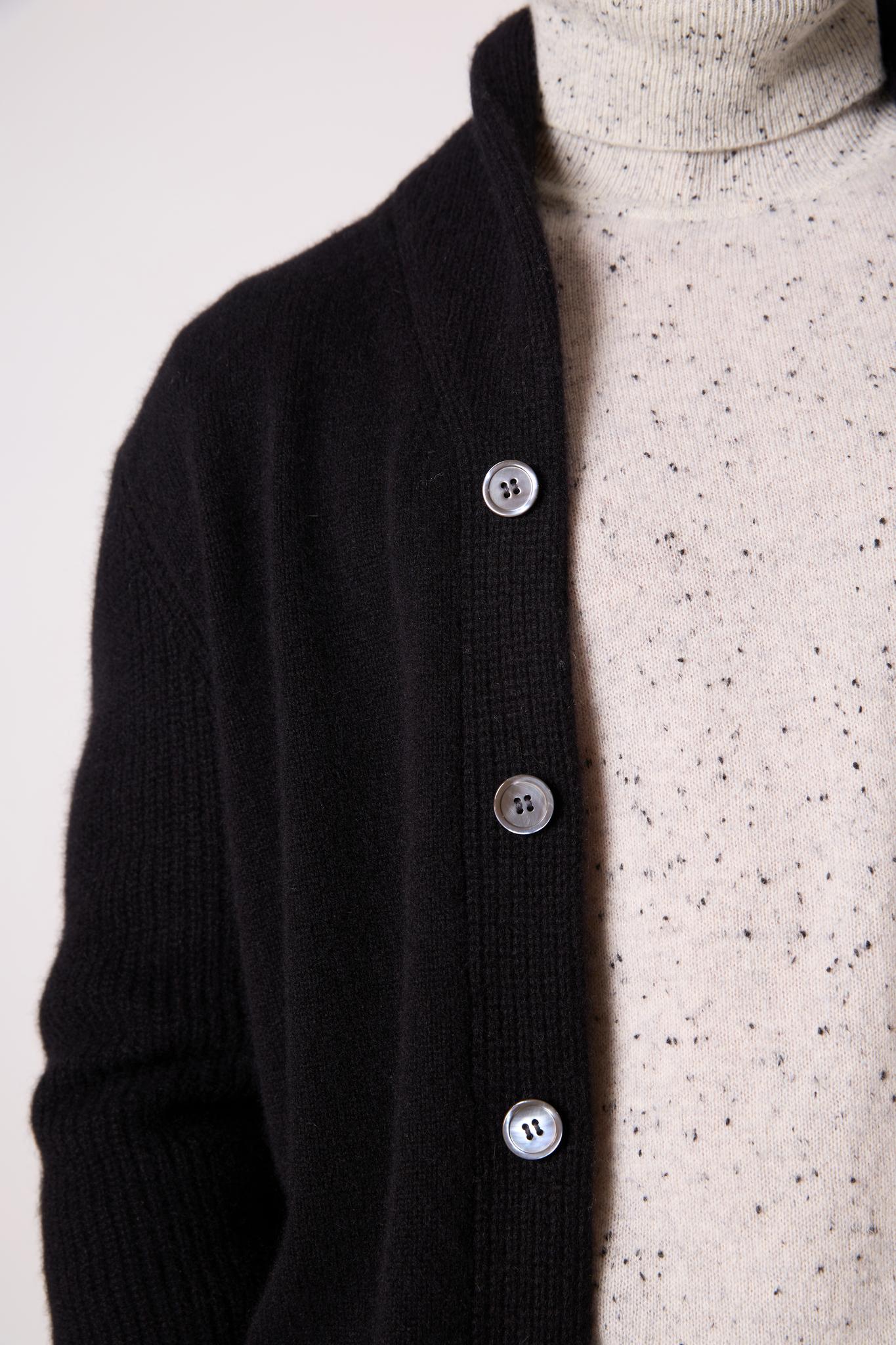 GILMOUR veste boutonnée col châle 4 fils noir 100% cachemire