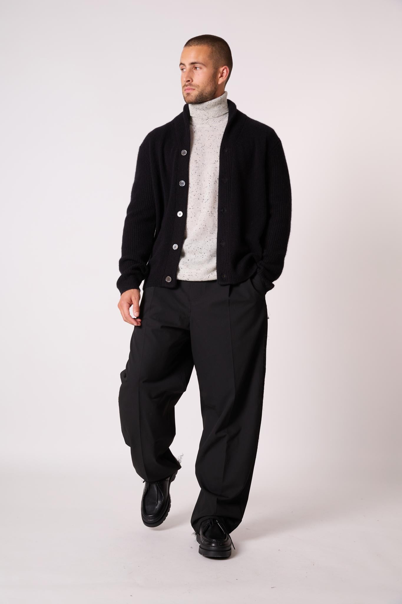 GILMOUR veste boutonnée col châle 4 fils noir 100% cachemire