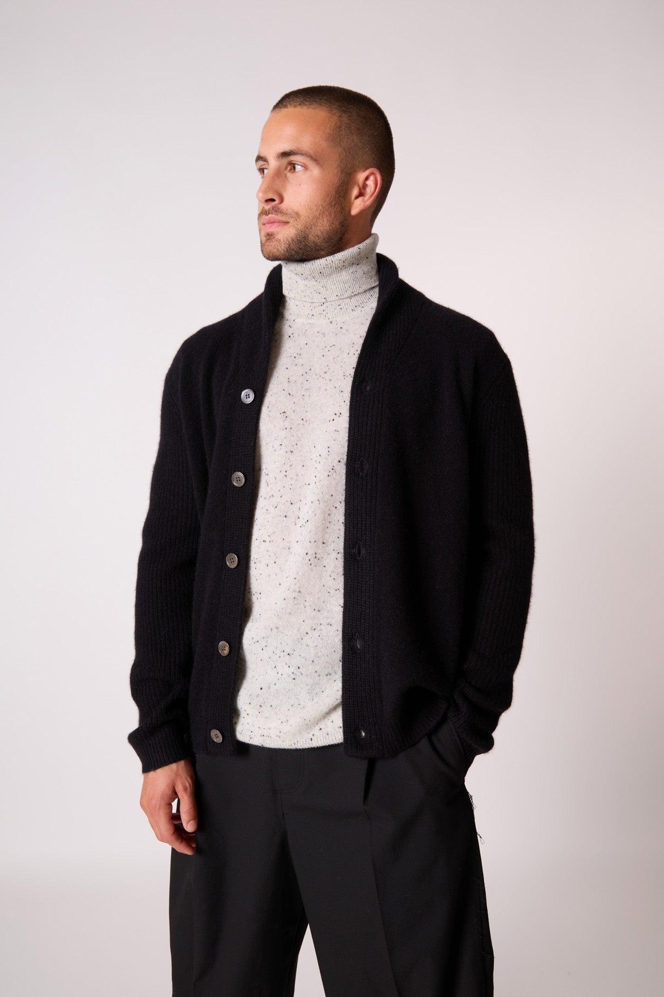 gilmour veste boutonnée col châle 4 fils noir 100% cachemire