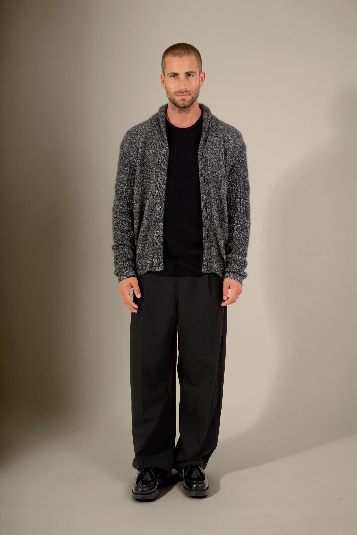 gilmour veste boutonnée col châle 4 fils noir/blanc 100% cachemire