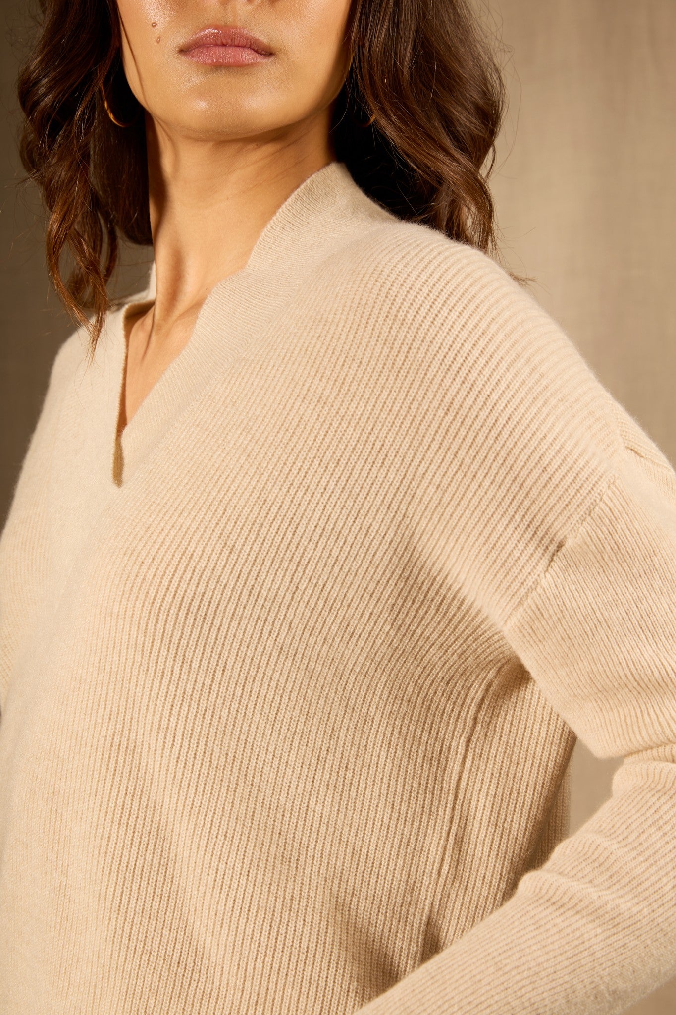 grainne pull col v croisé avoine 100% cachemire