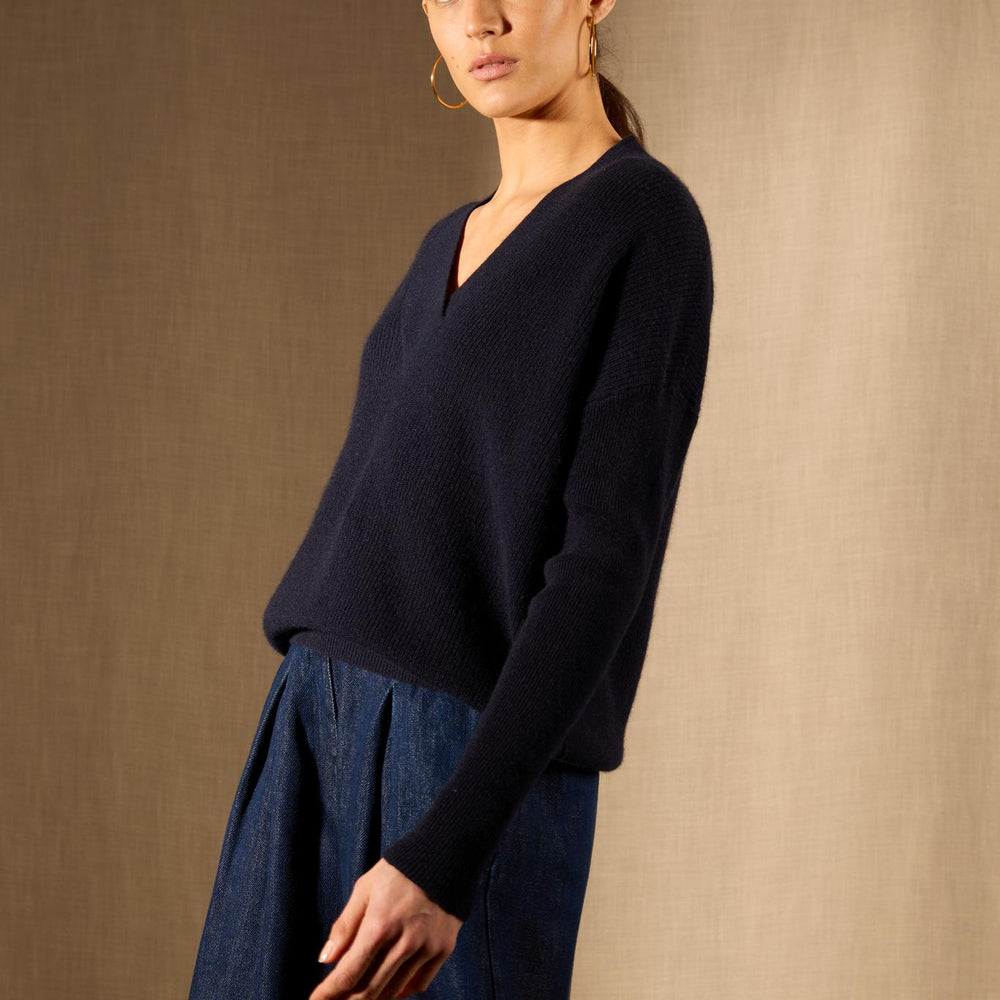 GRAINNE pull col v croisé navy 100% cachemire