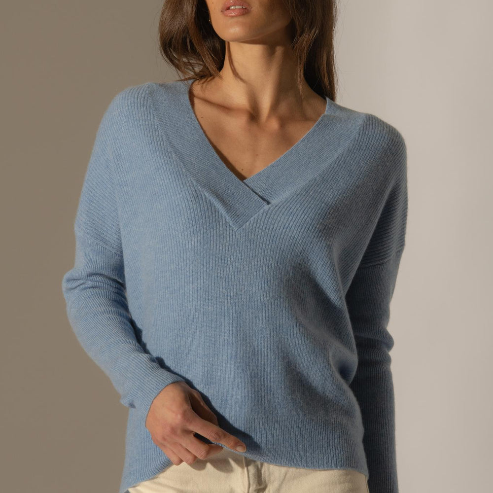 GRAINNE pull col v croisé sky 100% cachemire