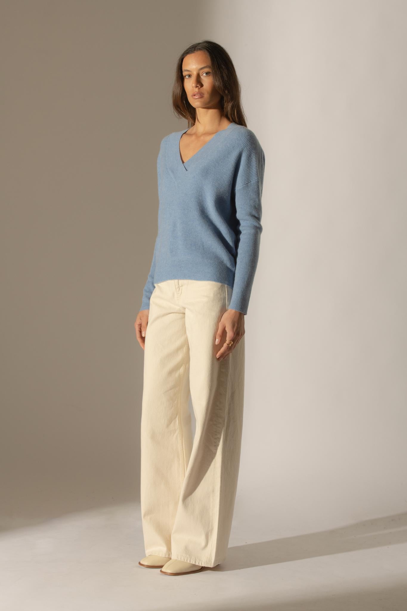 GRAINNE pull col v croisé sky 100% cachemire