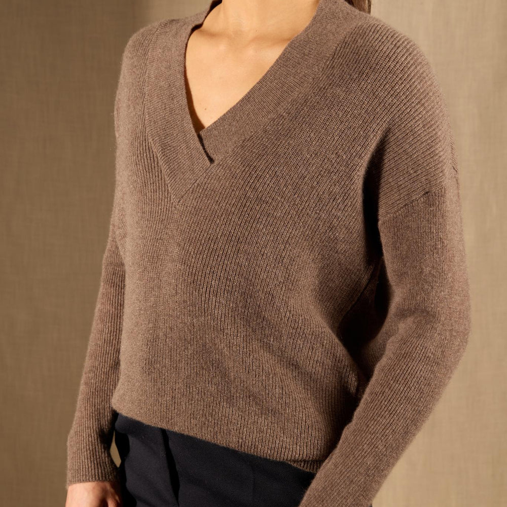 GRAINNE pull col v croisé taupe chiné 100% cachemire