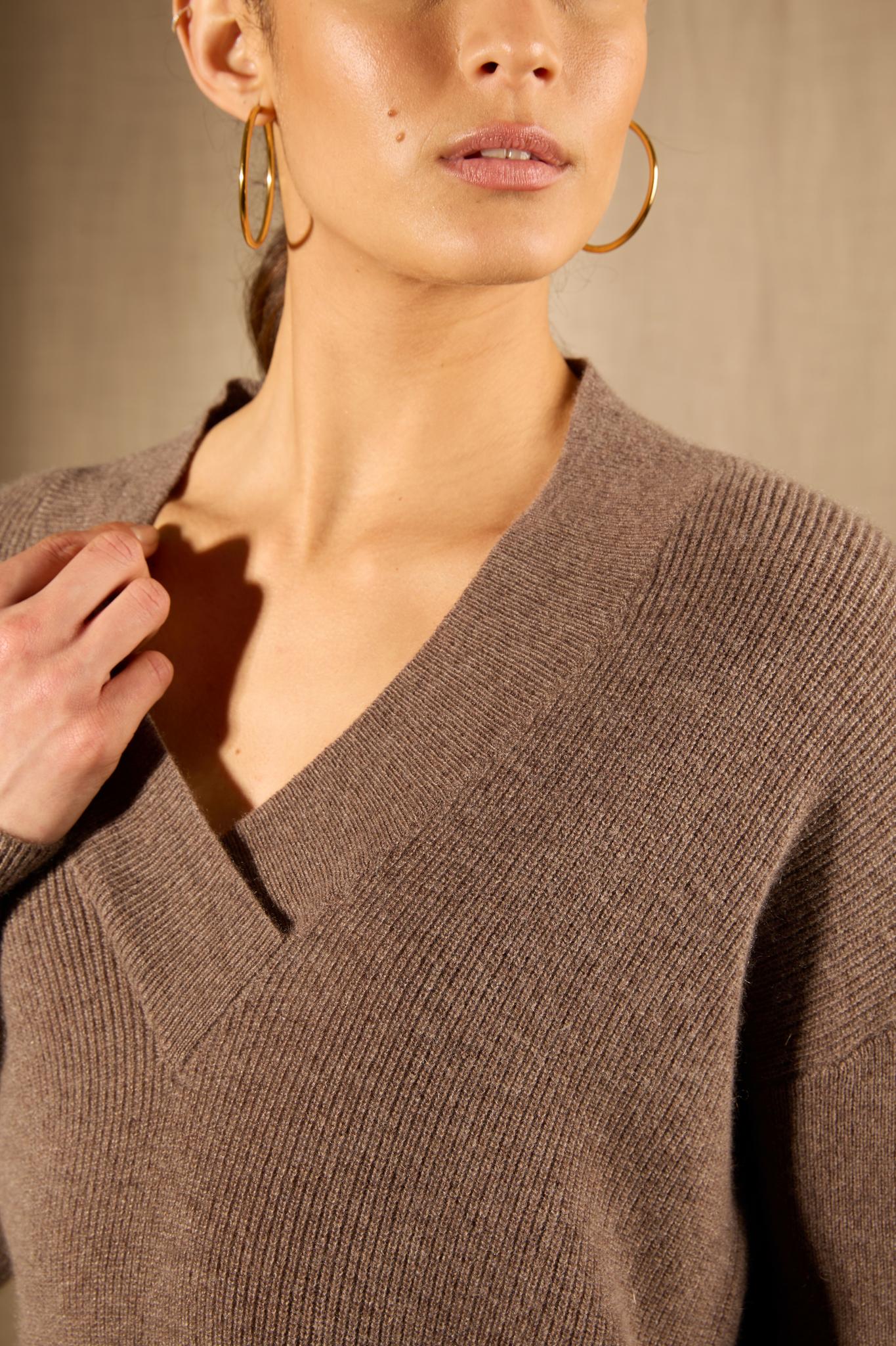GRAINNE pull col v croisé taupe chiné 100% cachemire