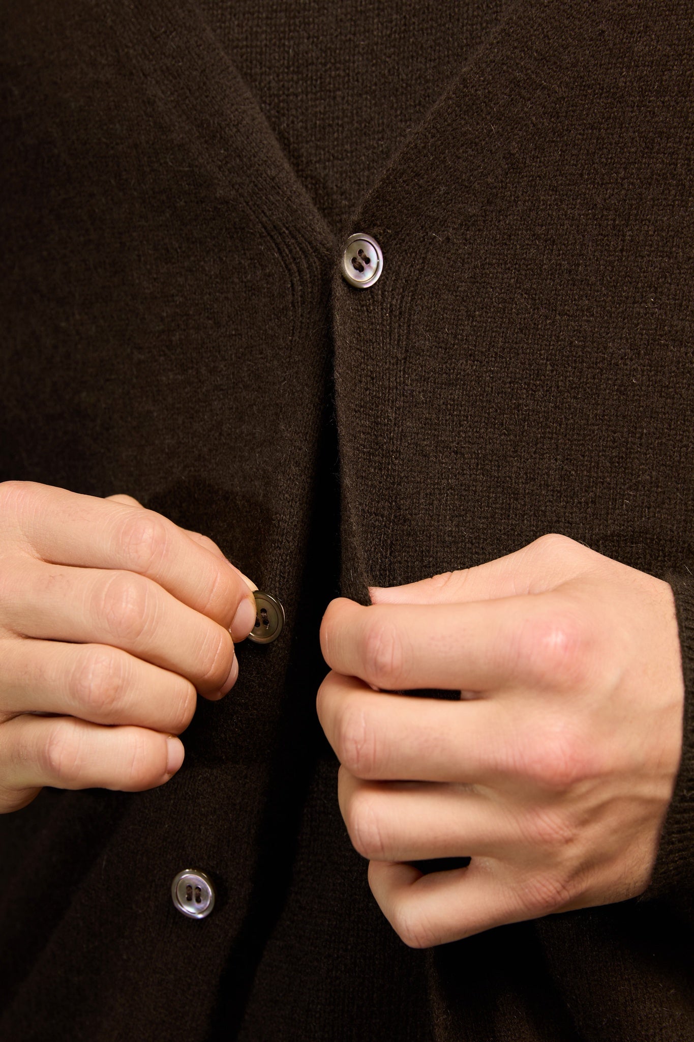 hayfield cardigan col v choco 100% cachemire