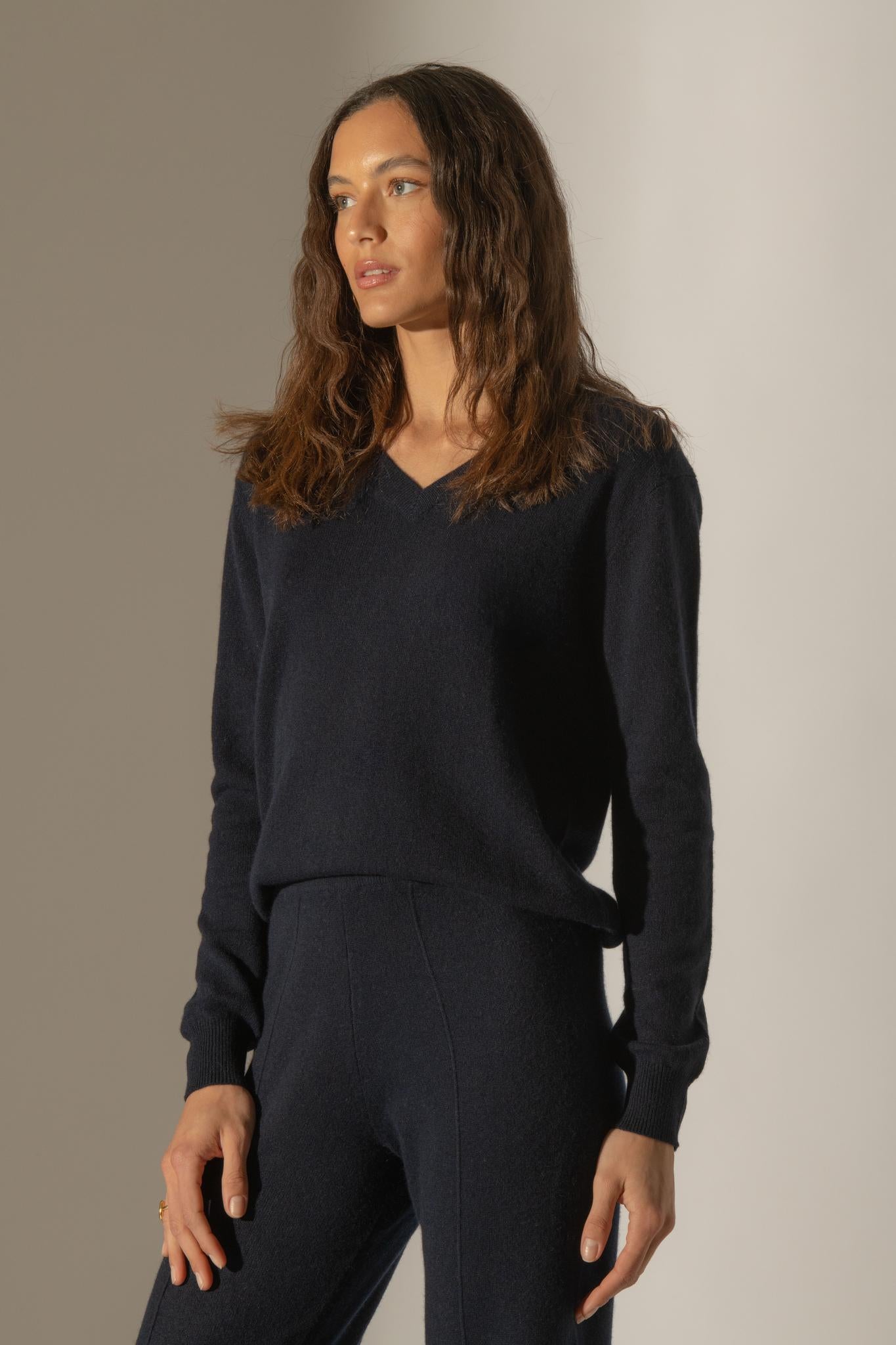 KALIE pull col v  navy 100% cachemire