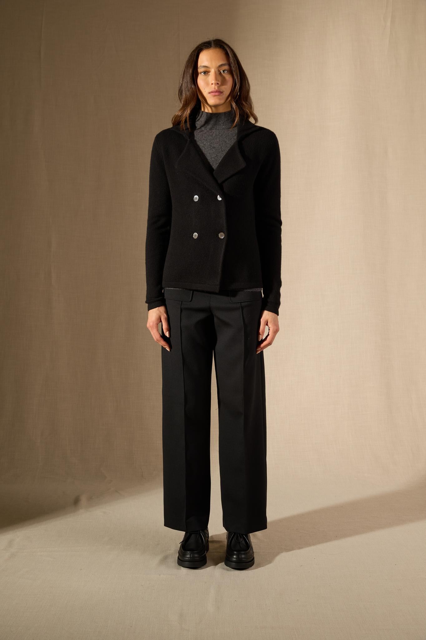 KALISTA veste boutonnée col tailleur 4 fils noir 100% cachemire