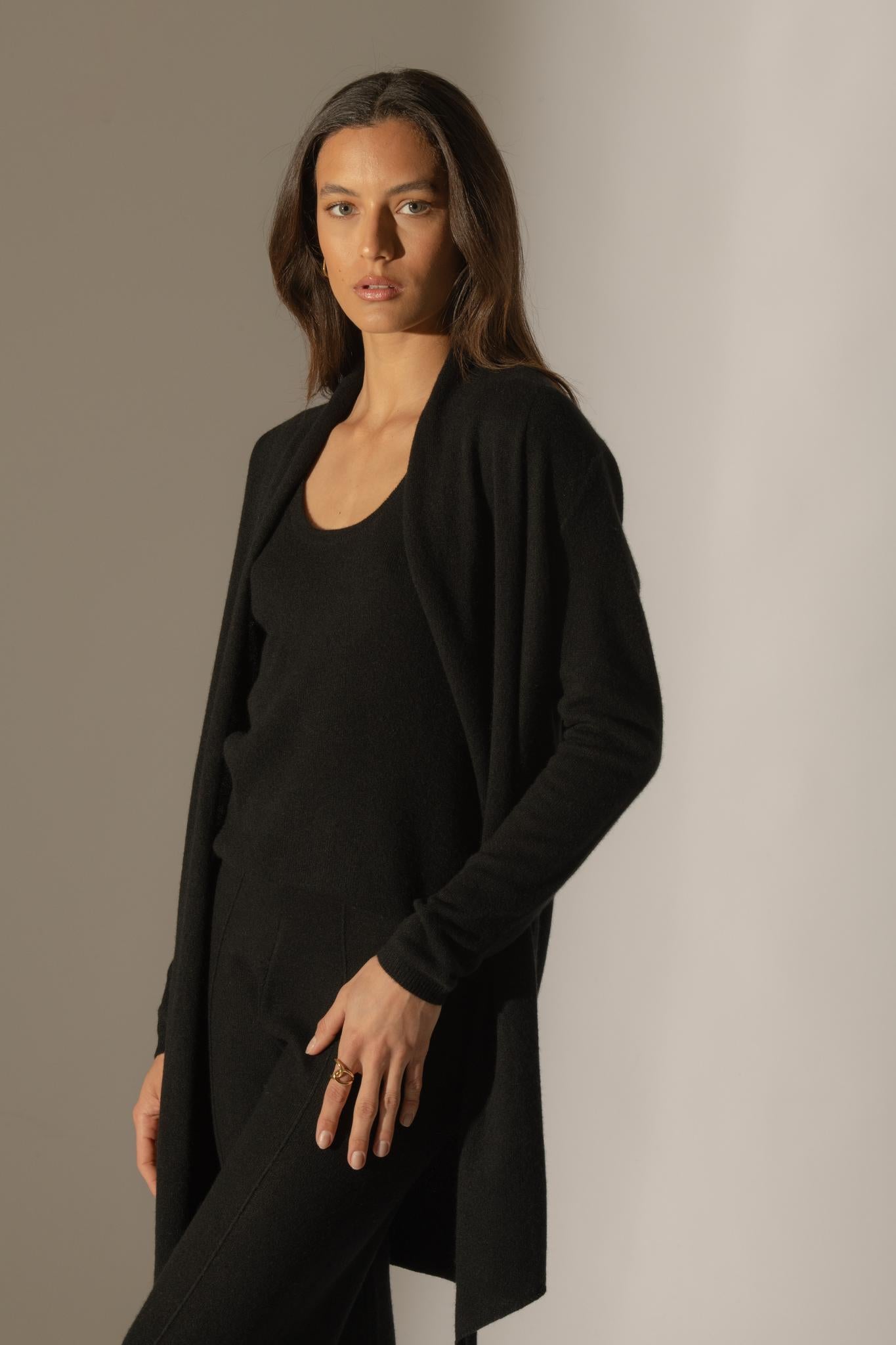 KARA veste longue ouverte col châle noir 100% cachemire