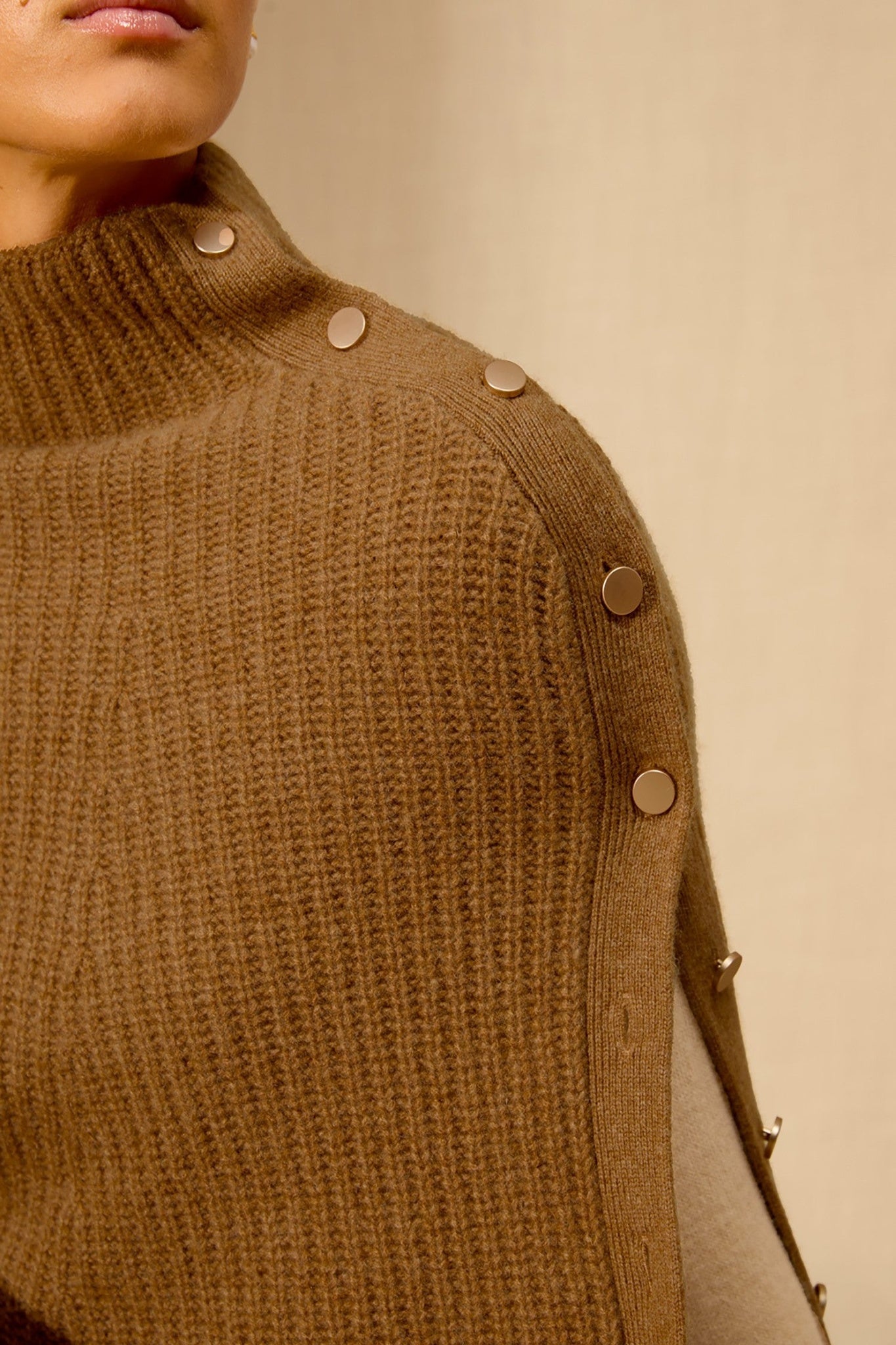 karol poncho col montant 6 fils noisette 100% cachemire