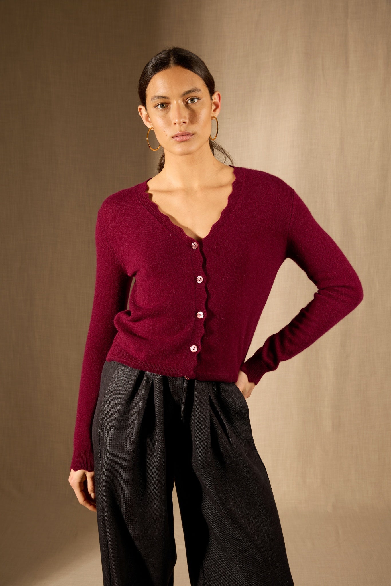LEORA cardigan col v bordeaux 100% cachemire