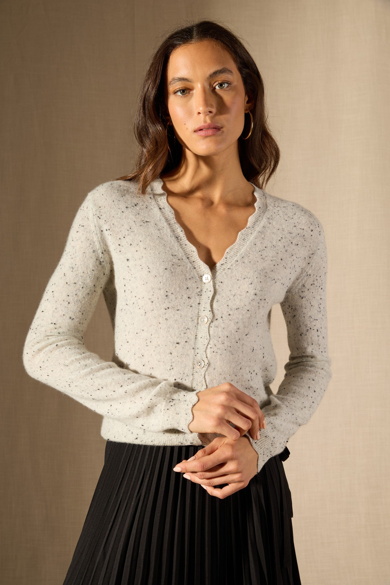 leora cardigan col v gris/noir 100% cachemire