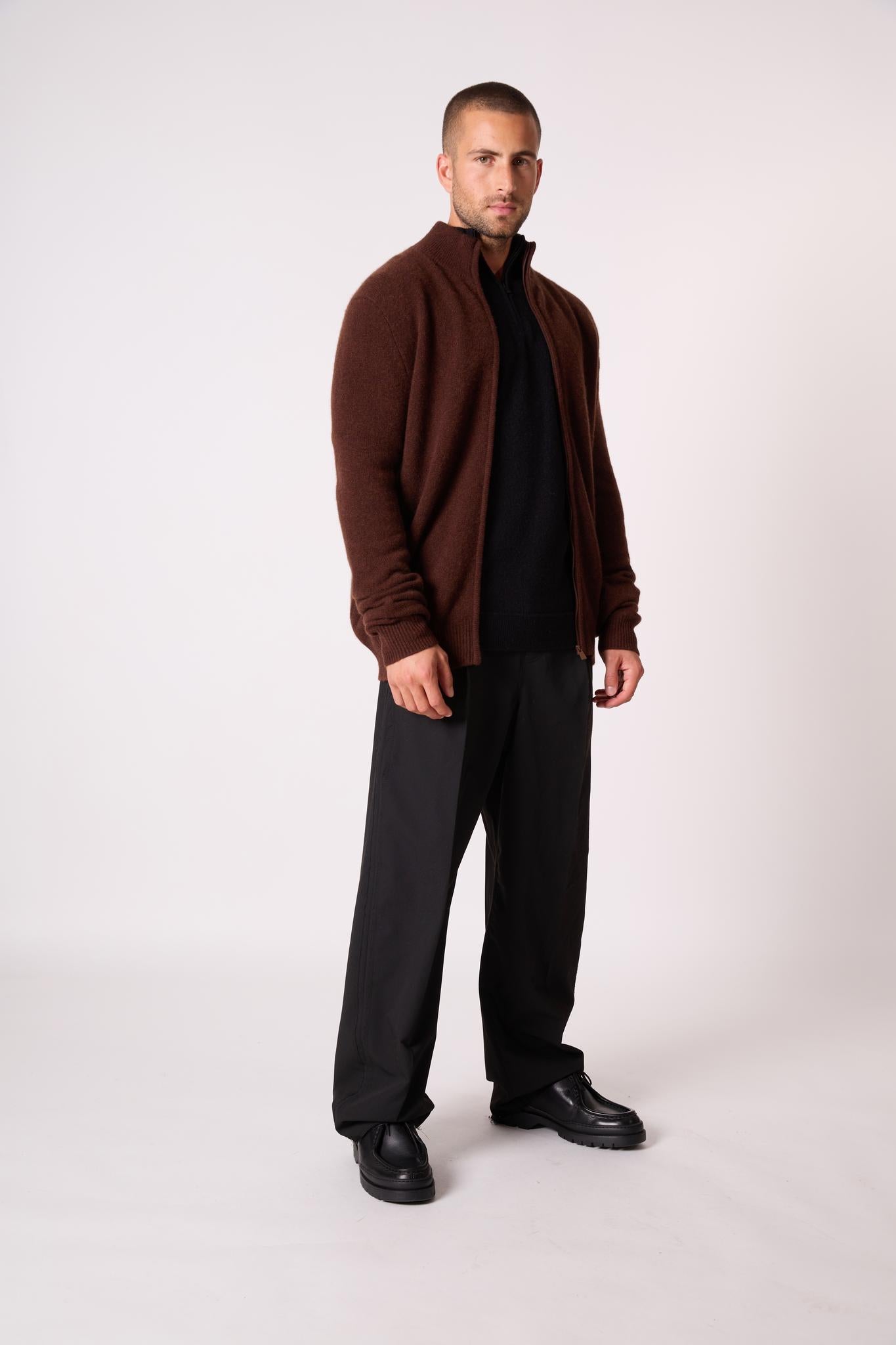 LEO gilet zippé col camionneur 4 fils café 100% cachemire