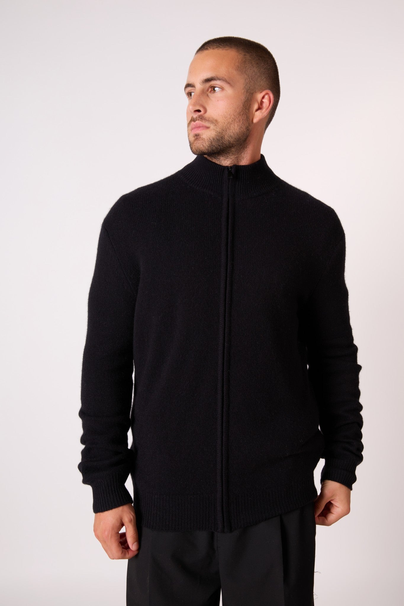 leo gilet zippé col camionneur 4 fils noir 100% cachemire