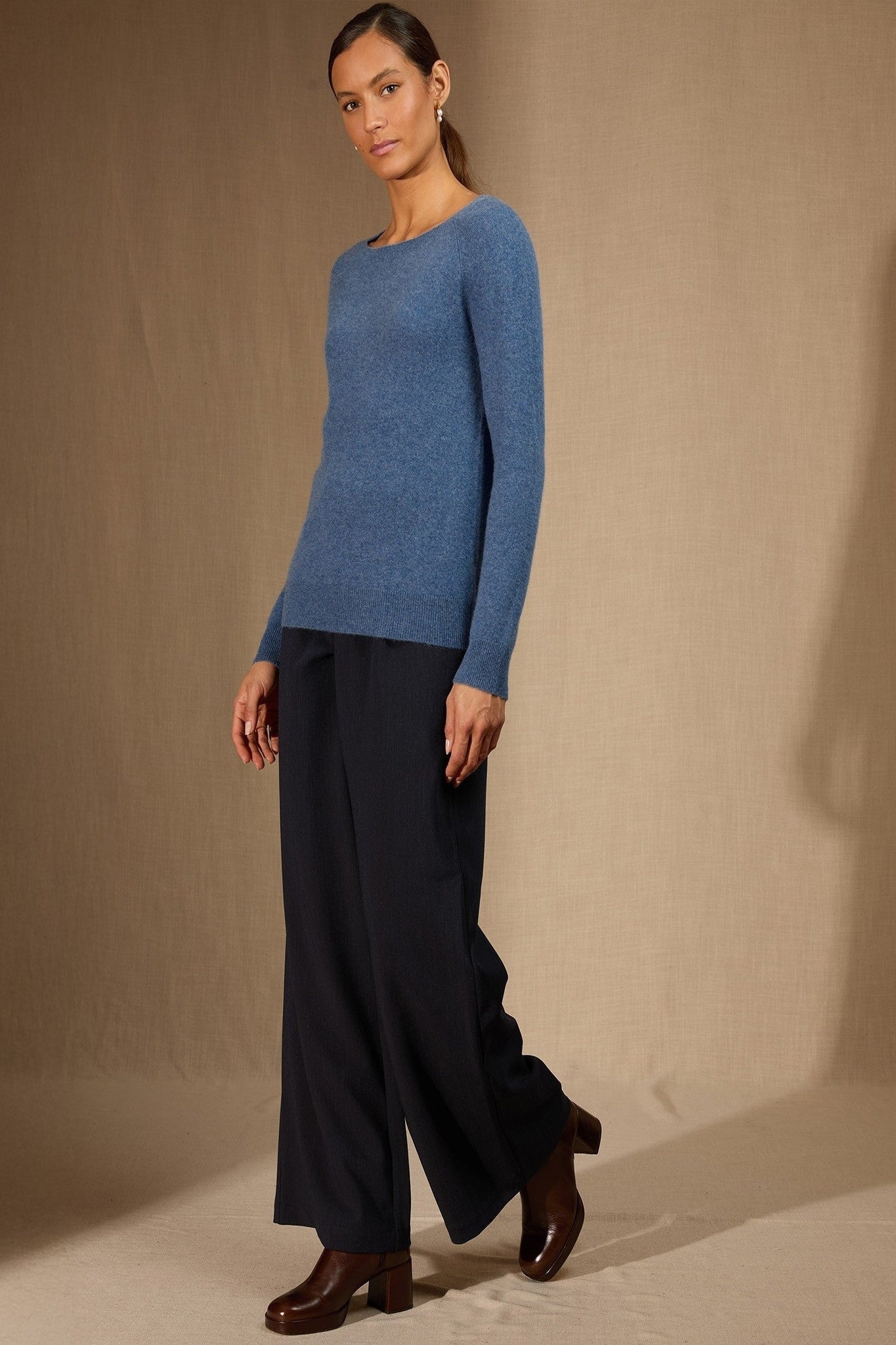 leslie pull col bateau goutte dos bleu denim 100% cachemire