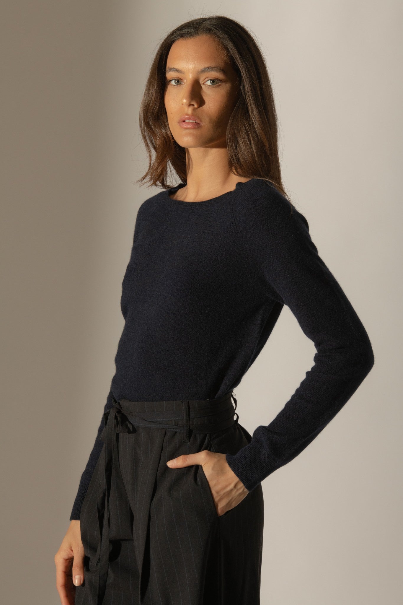 leslie pull col bateau goutte dos navy 100% cachemire