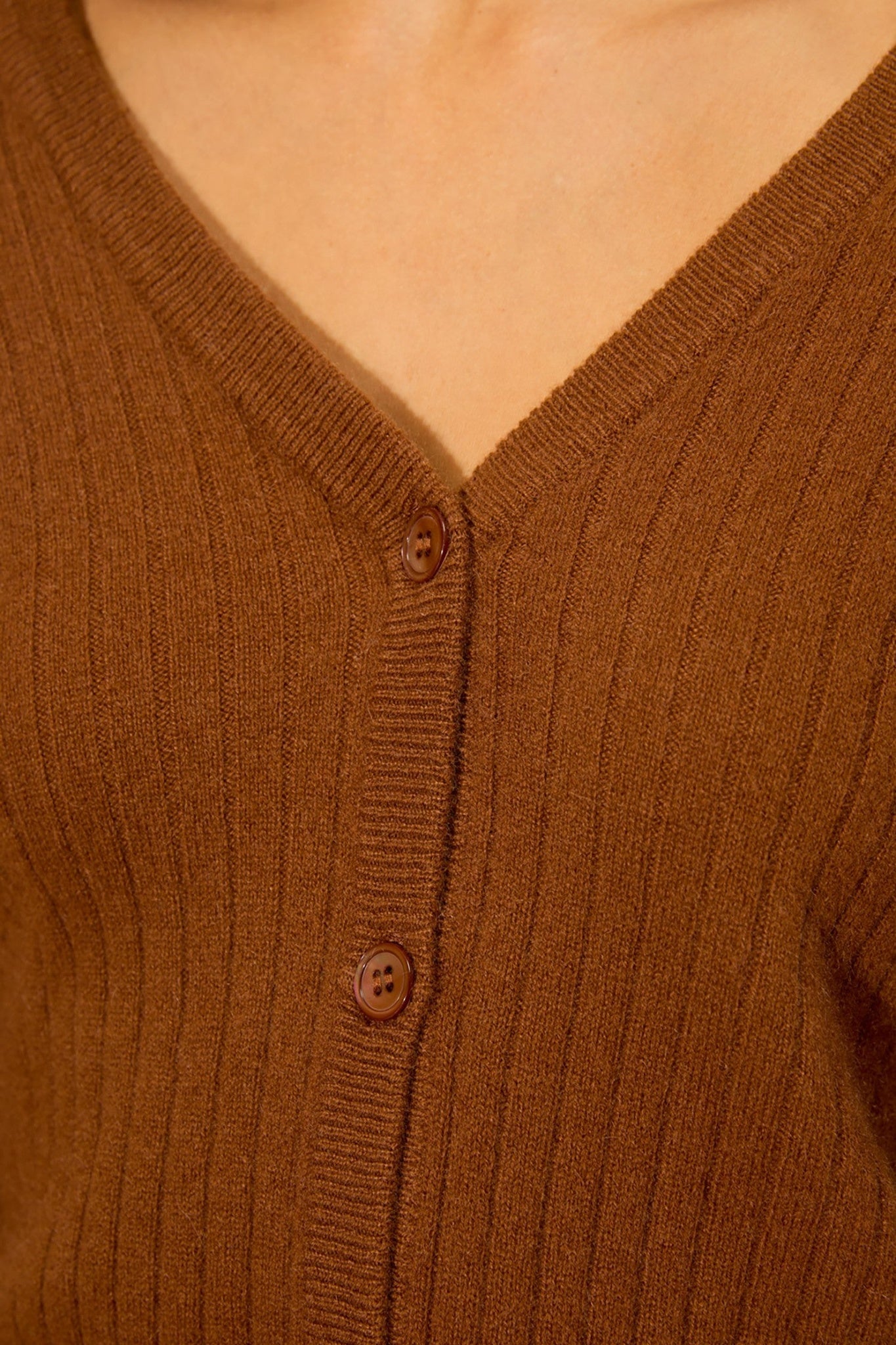 livia cardigan col v chataigne 100% cachemire