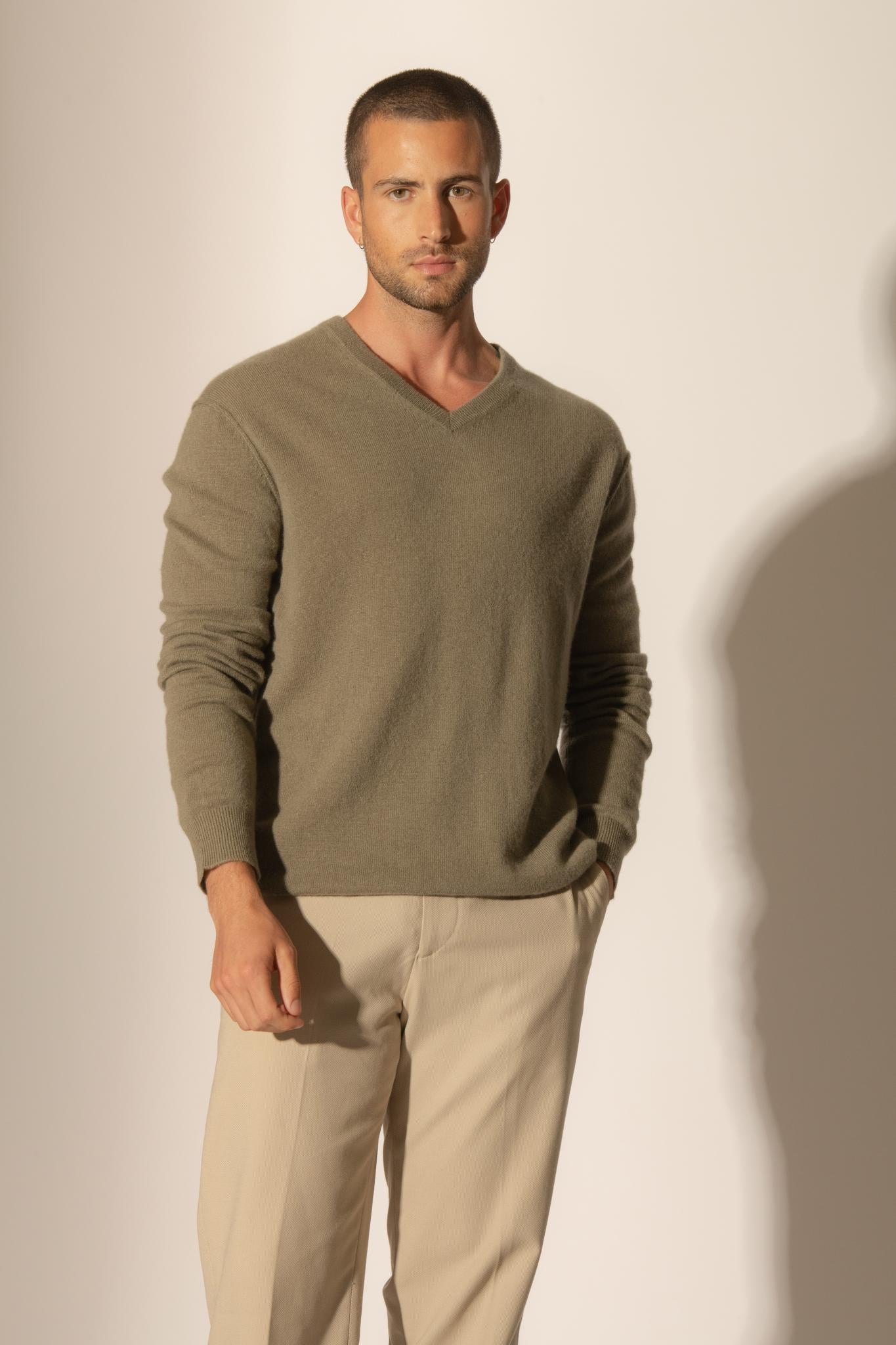 LORENZO pull col v  army 100% cachemire