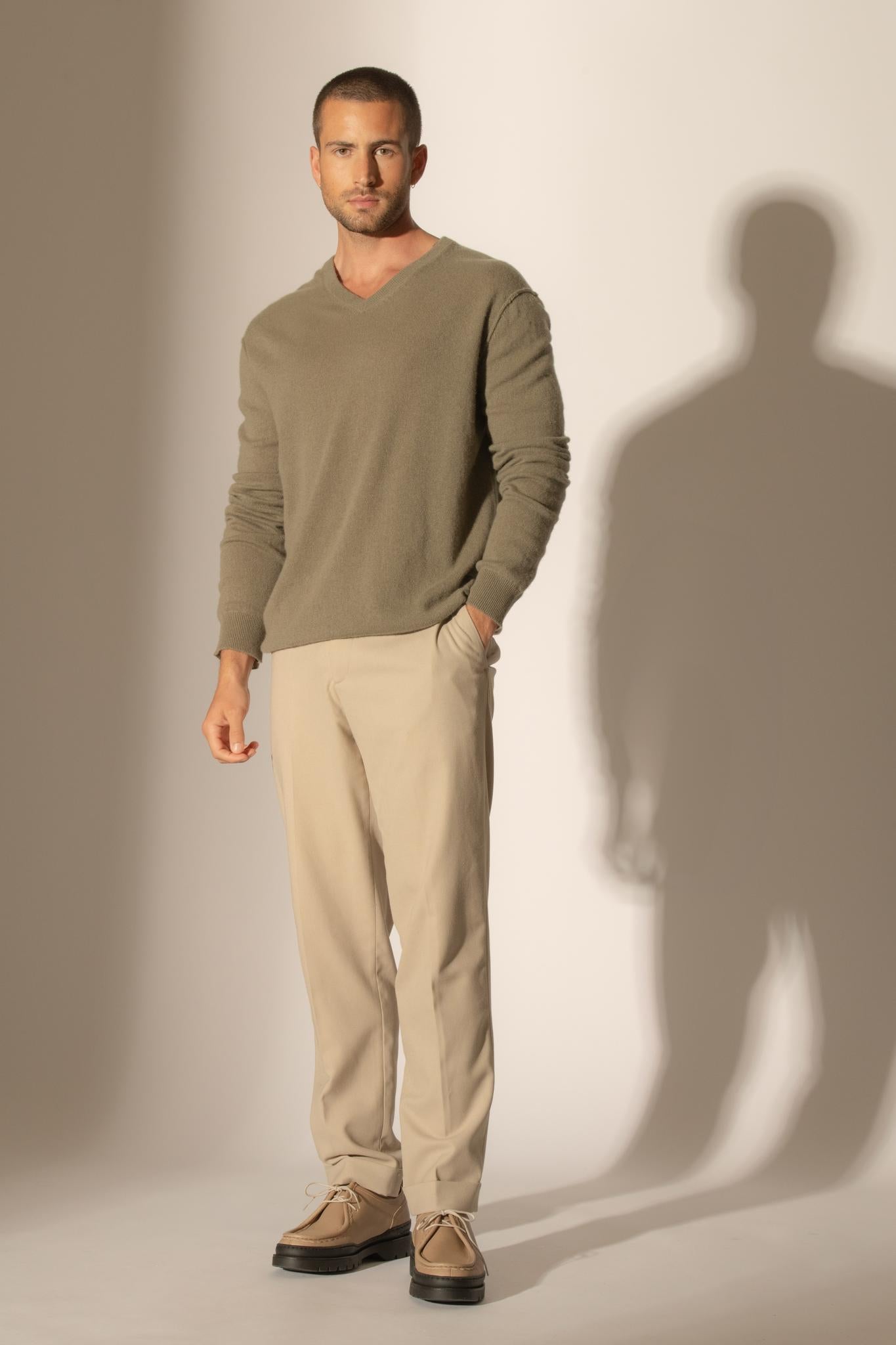 LORENZO pull col v  army 100% cachemire