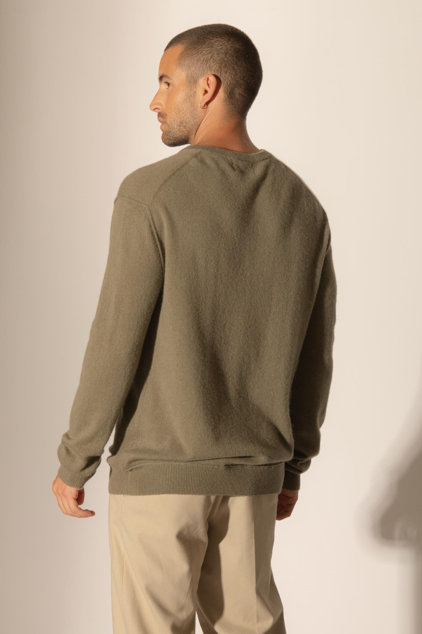 LORENZO pull col v  army 100% cachemire
