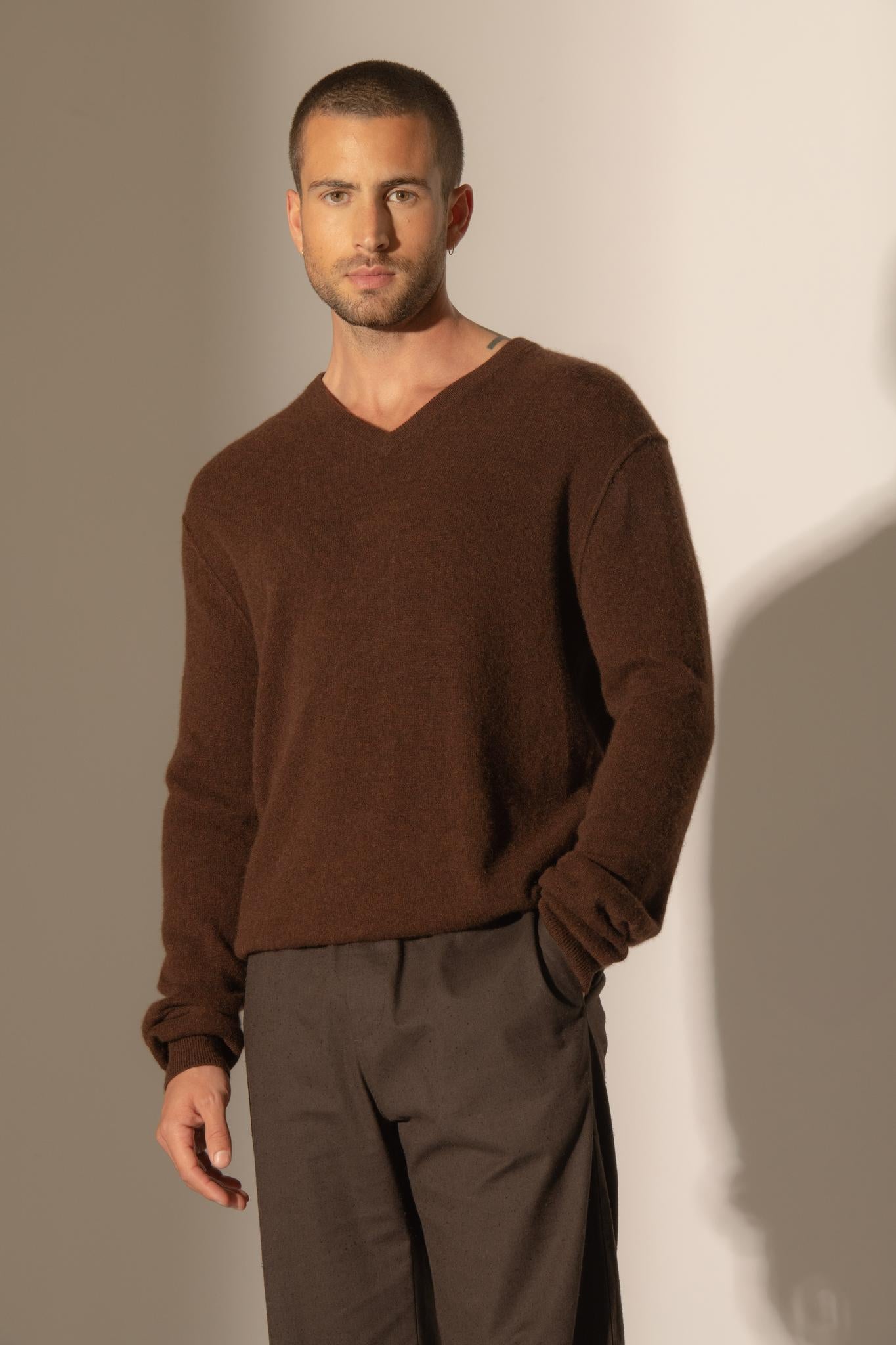 LORENZO pull col v  café 100% cachemire