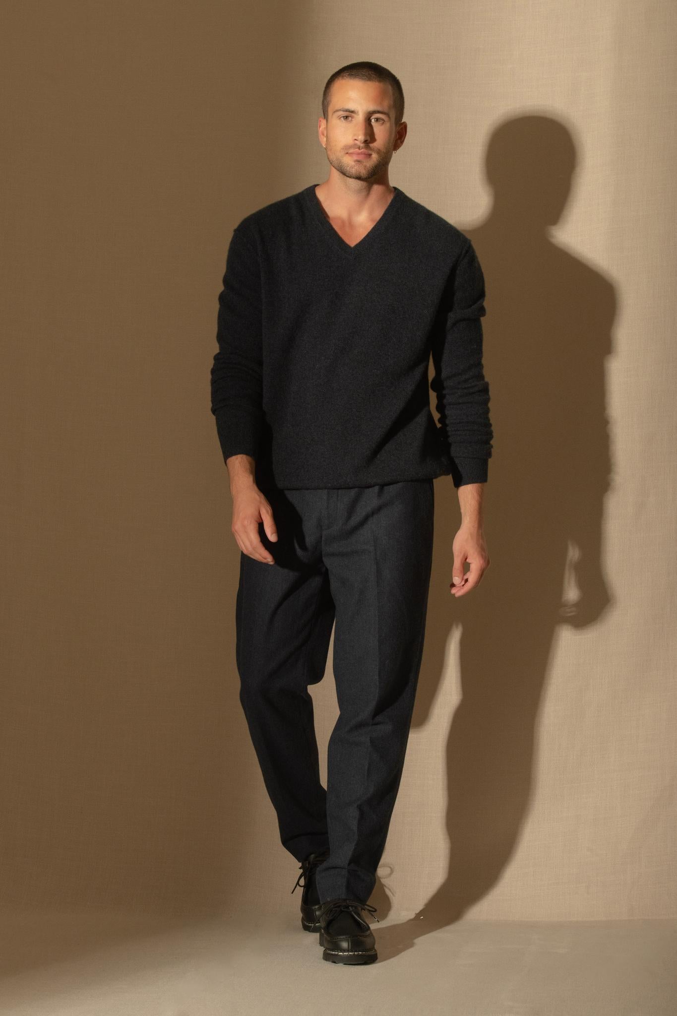 LORENZO pull col v  caviar 100% cachemire